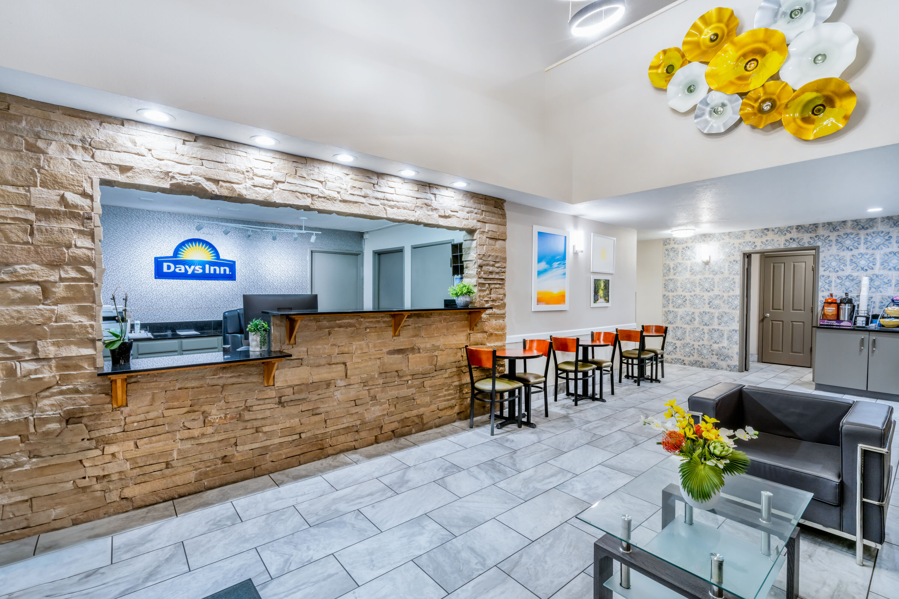Days Inn by Wyndham Los Lunas reception in Los Lunas, New Mexico
