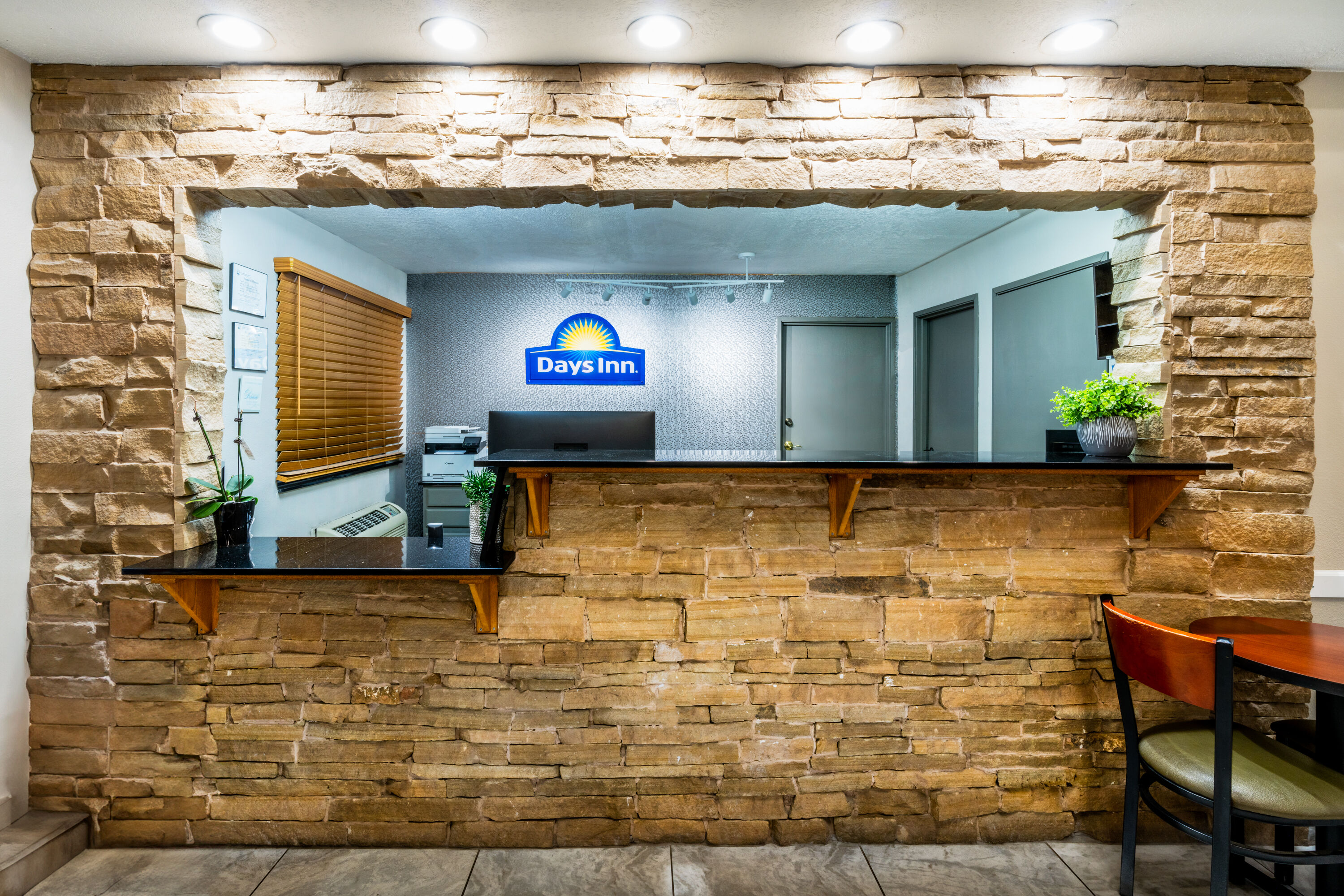 Days Inn by Wyndham Los Lunas reception in Los Lunas, New Mexico