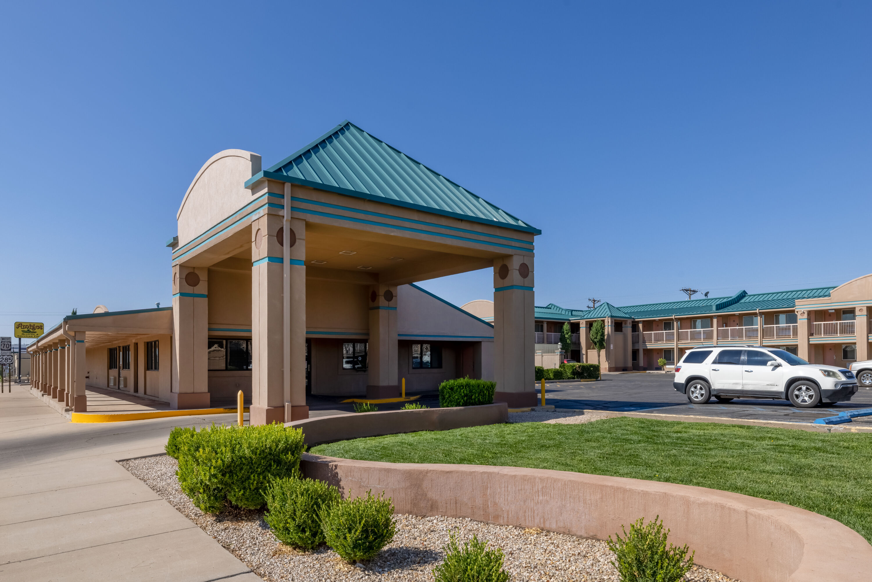 Exterior Day Image of Days Inn by Wyndham Roswell hotel in Roswell, New Mexico