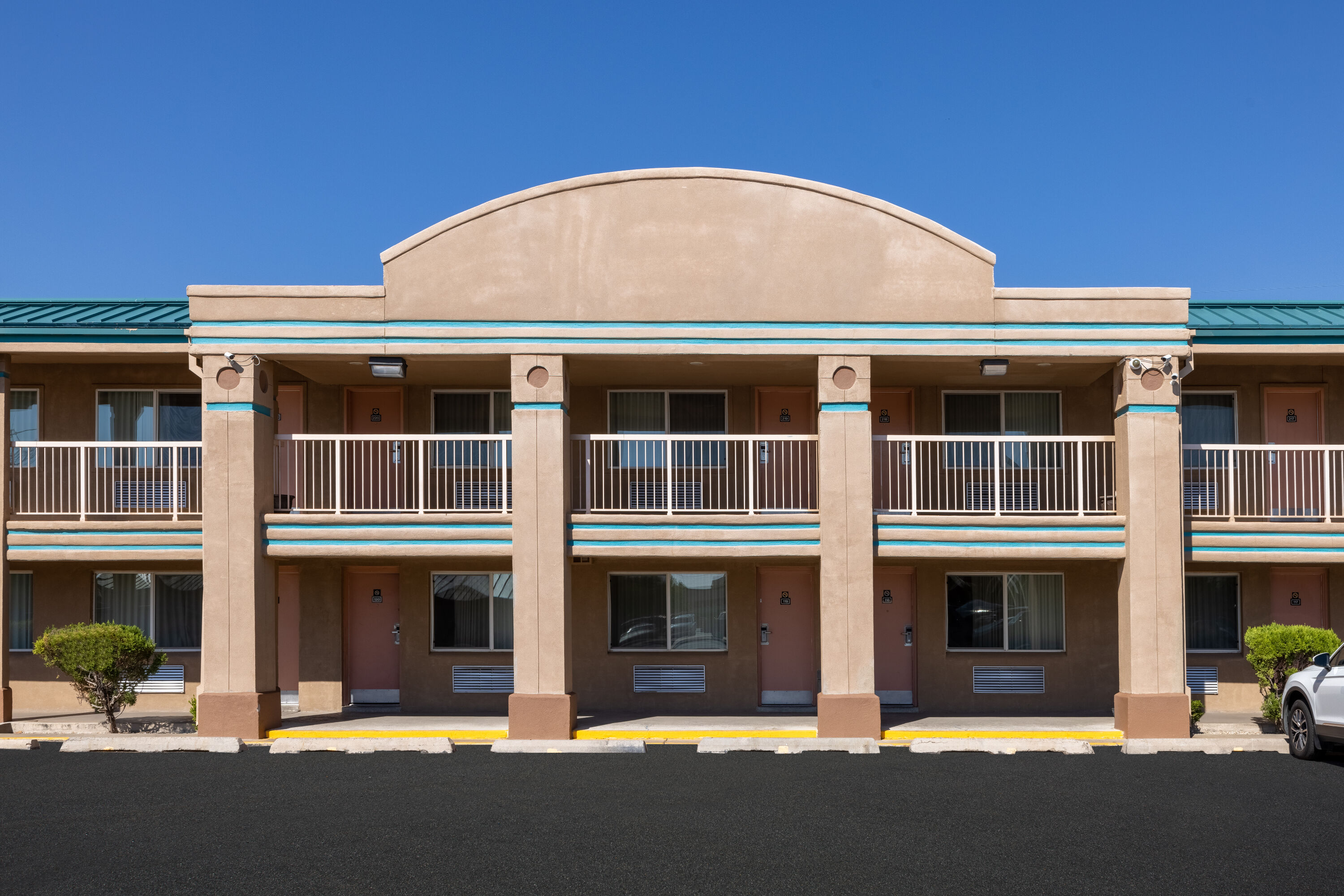 Exterior Day Image of Days Inn by Wyndham Roswell hotel in Roswell, New Mexico