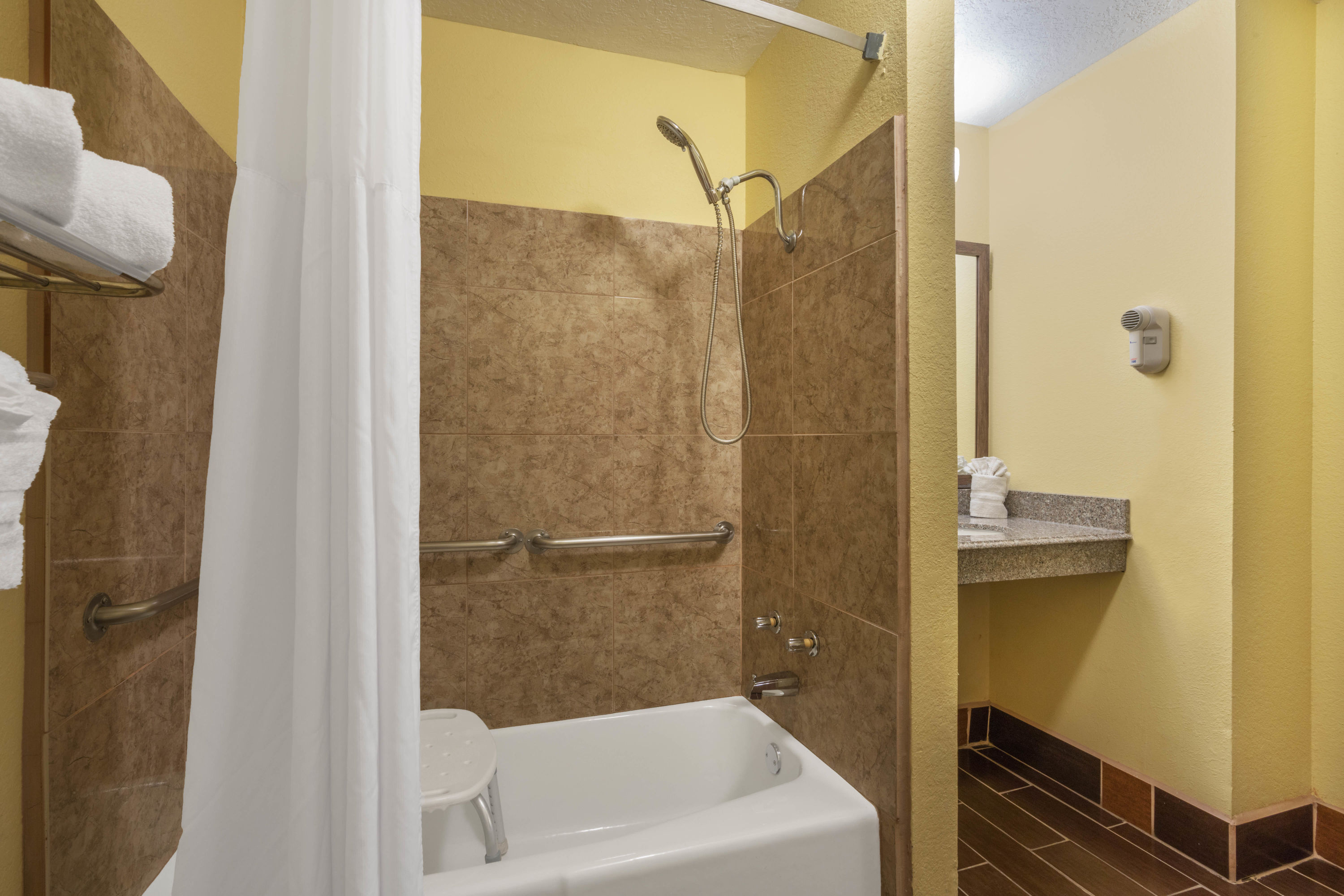Guest room bath at the Days Inn by Wyndham Tucumcari in Tucumcari, New Mexico