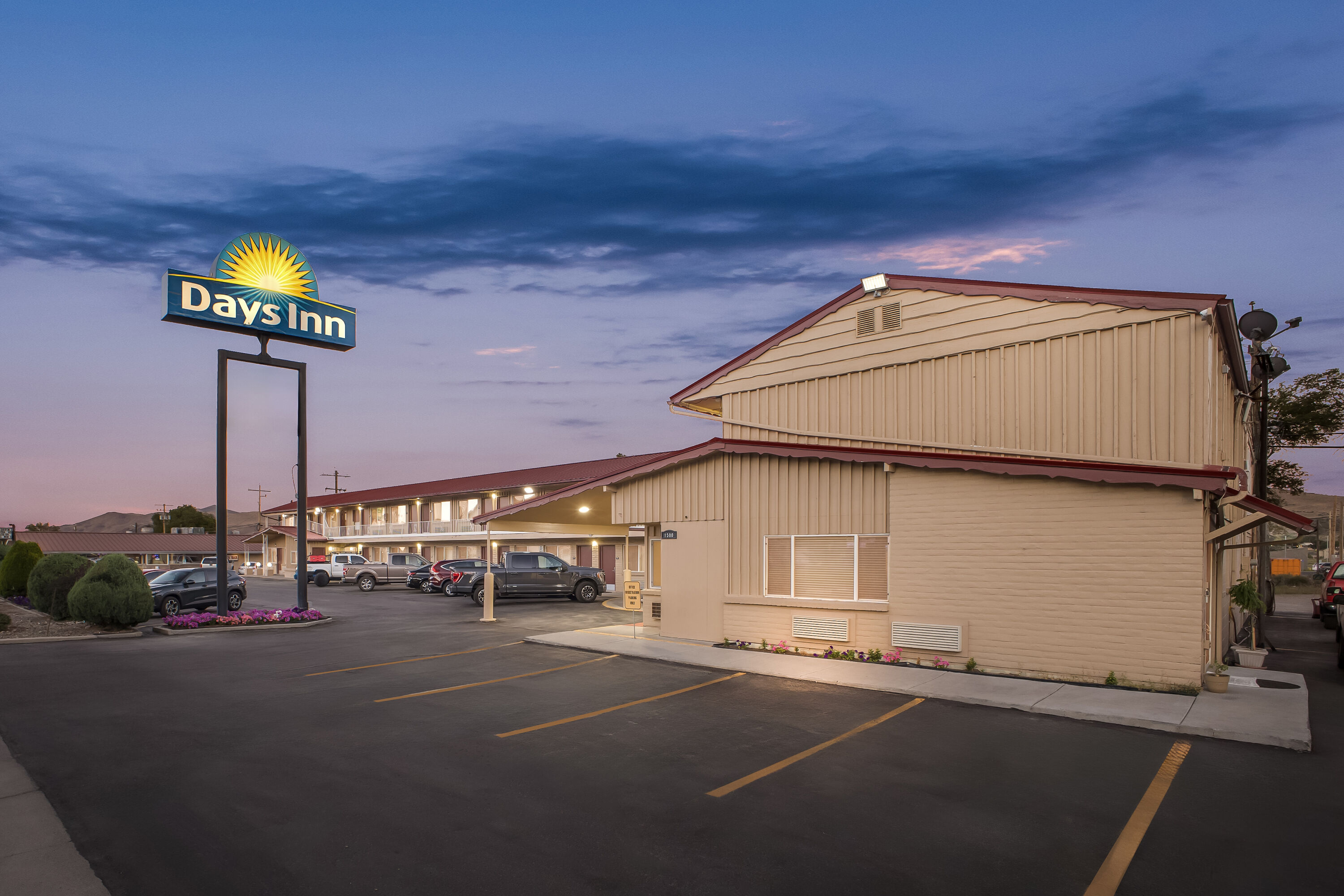 Exterior Night Image of Days Inn by Wyndham Elko hotel in Elko, Nevada