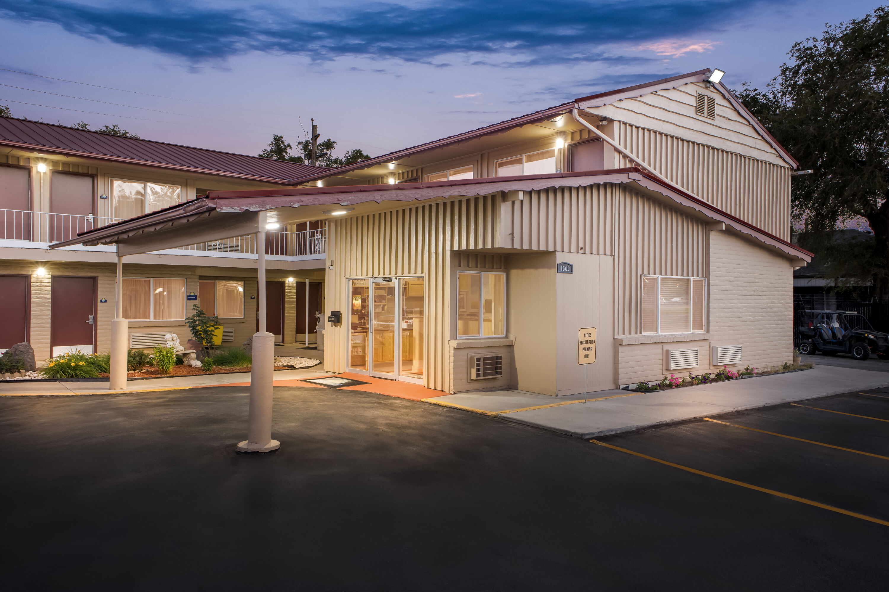 Exterior Night Image of Days Inn by Wyndham Elko hotel in Elko, Nevada