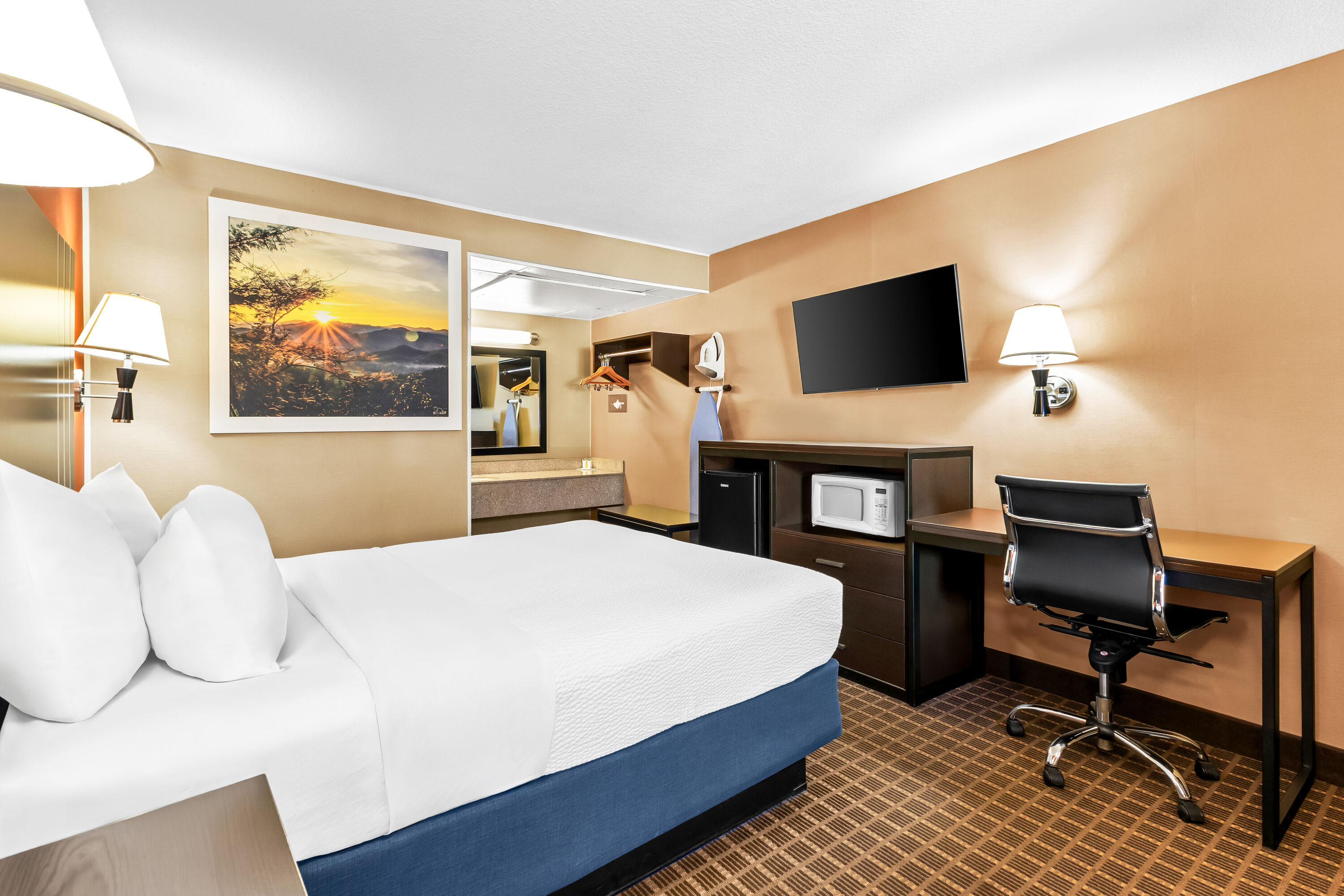 Queen bed guest room at the Days Inn by Wyndham Elko in Elko, Nevada