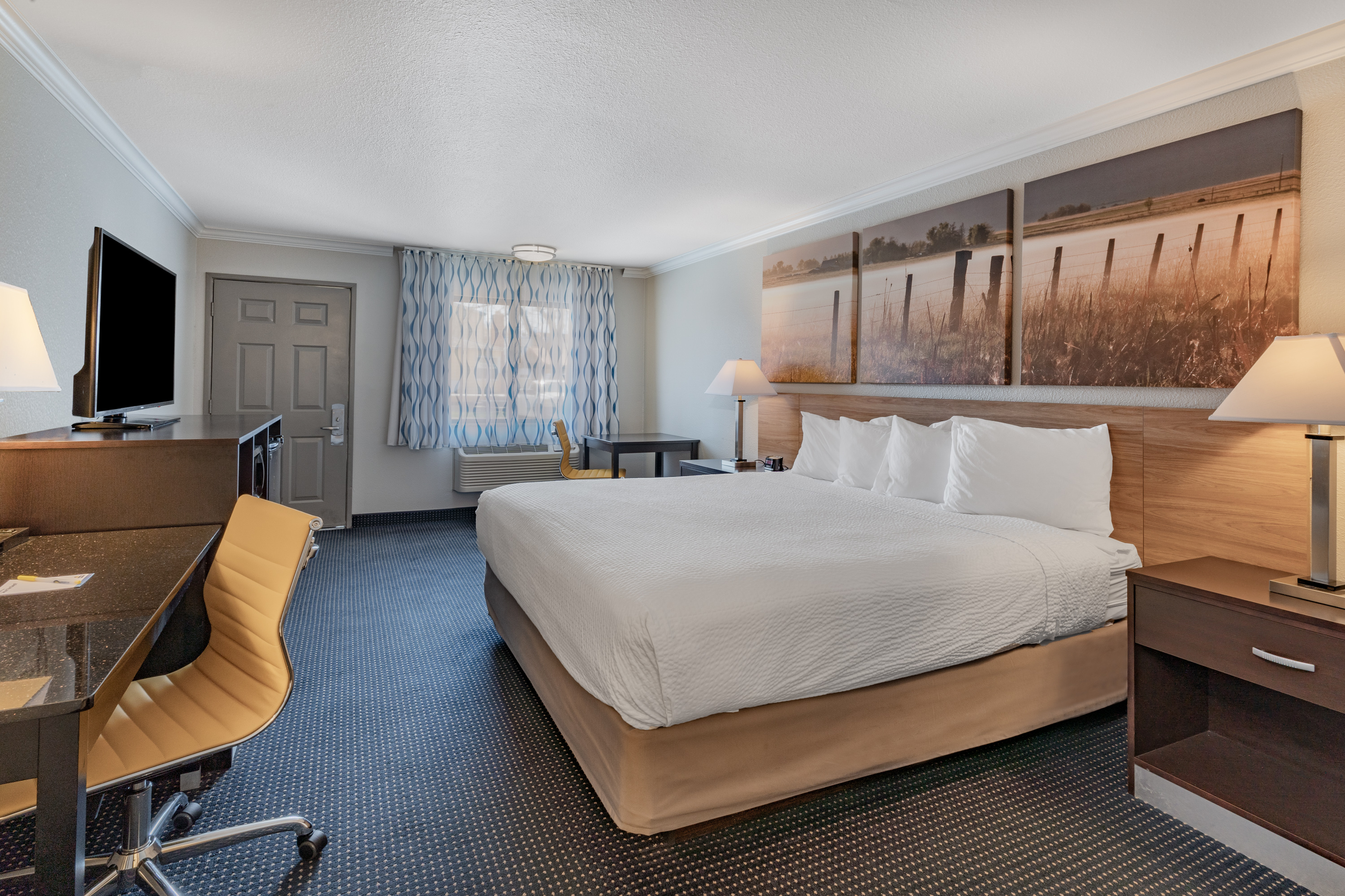 Guest room at the Days Inn by Wyndham Winnemucca in Winnemucca, Nevada