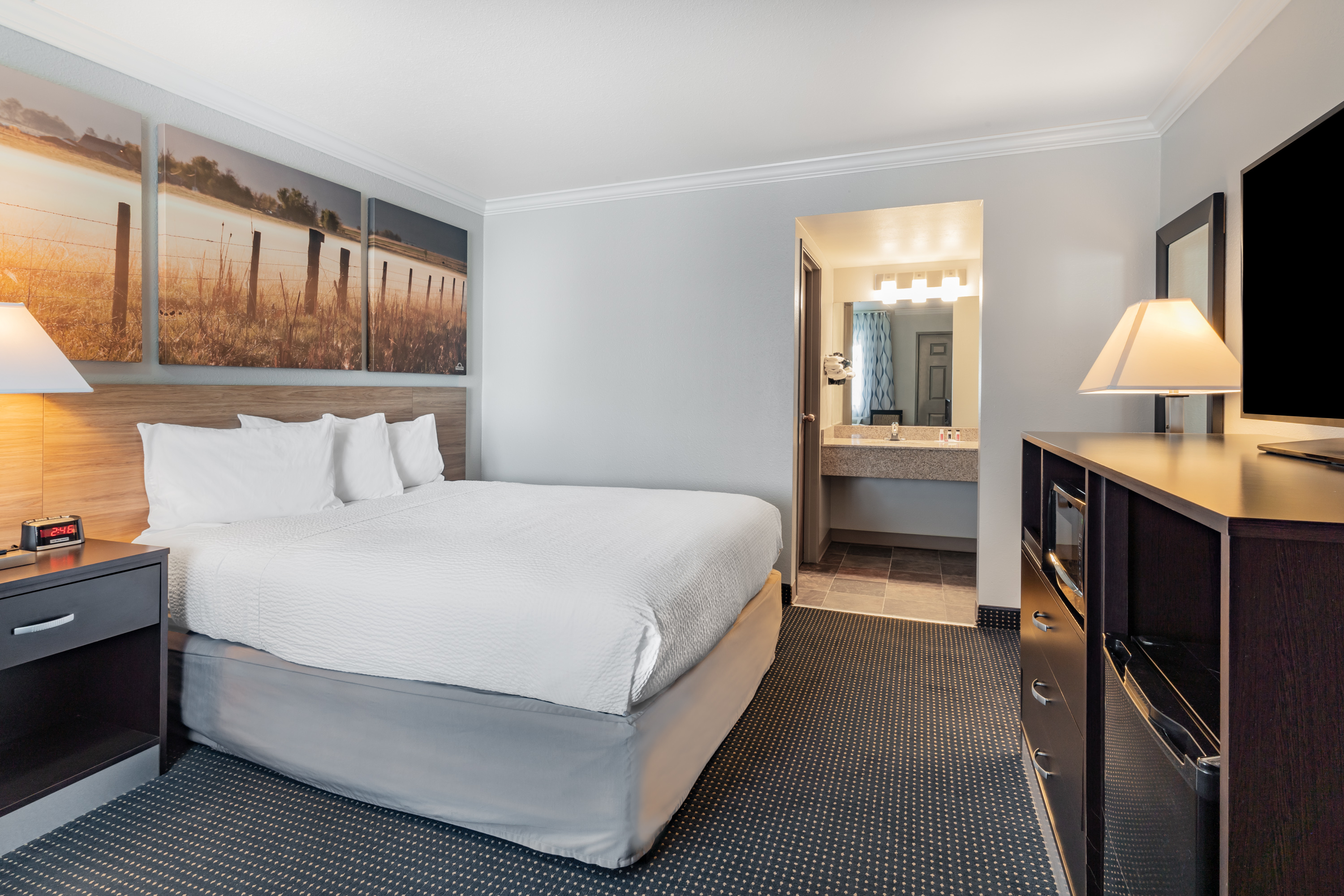 Guest room at the Days Inn by Wyndham Winnemucca in Winnemucca, Nevada