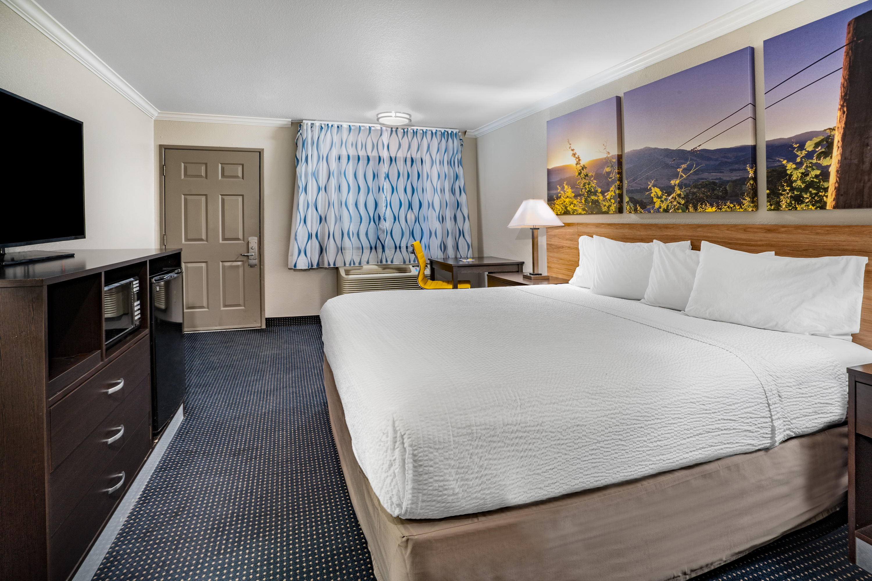 Guest room at the Days Inn by Wyndham Winnemucca in Winnemucca, Nevada