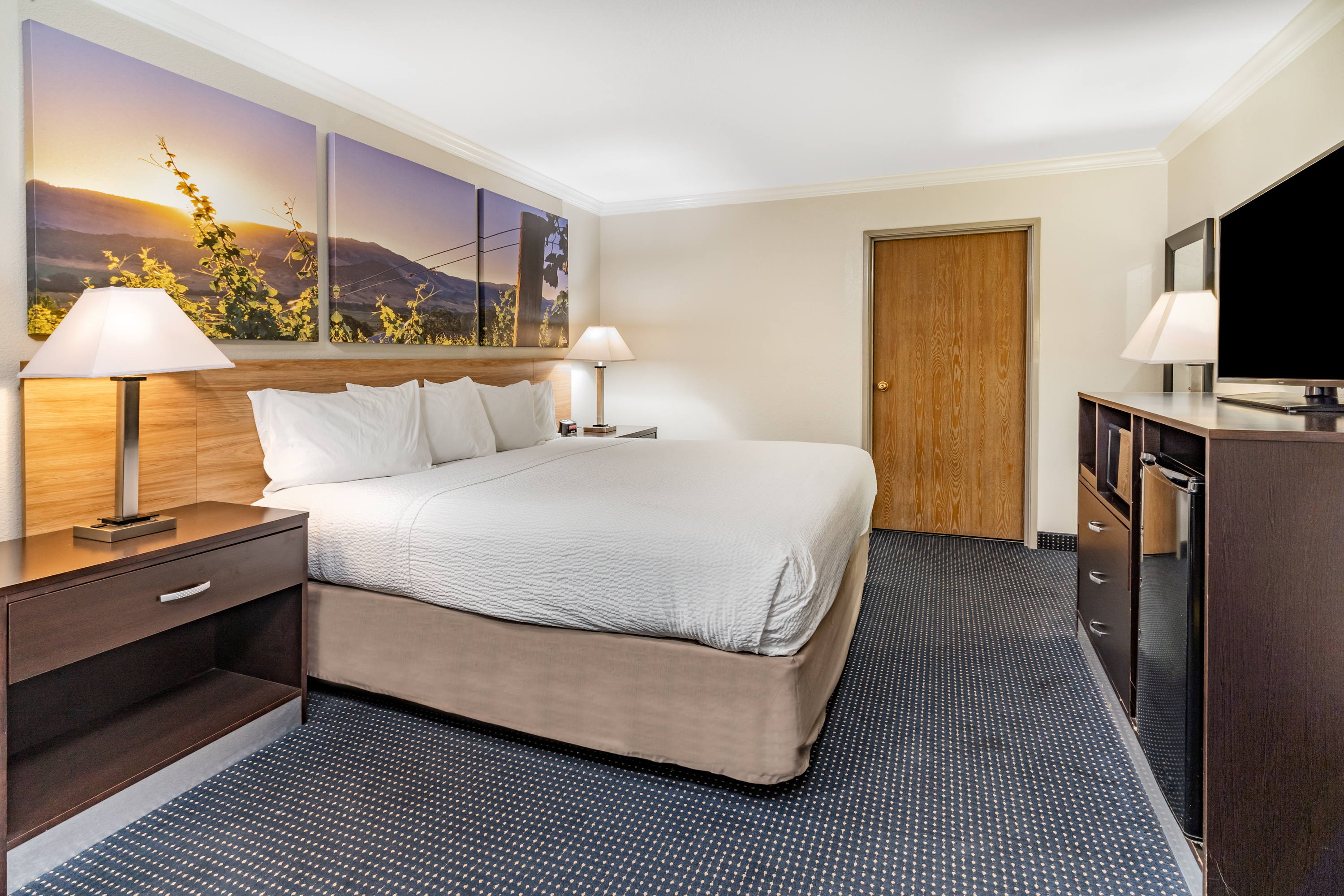 Guest room at the Days Inn by Wyndham Winnemucca in Winnemucca, Nevada