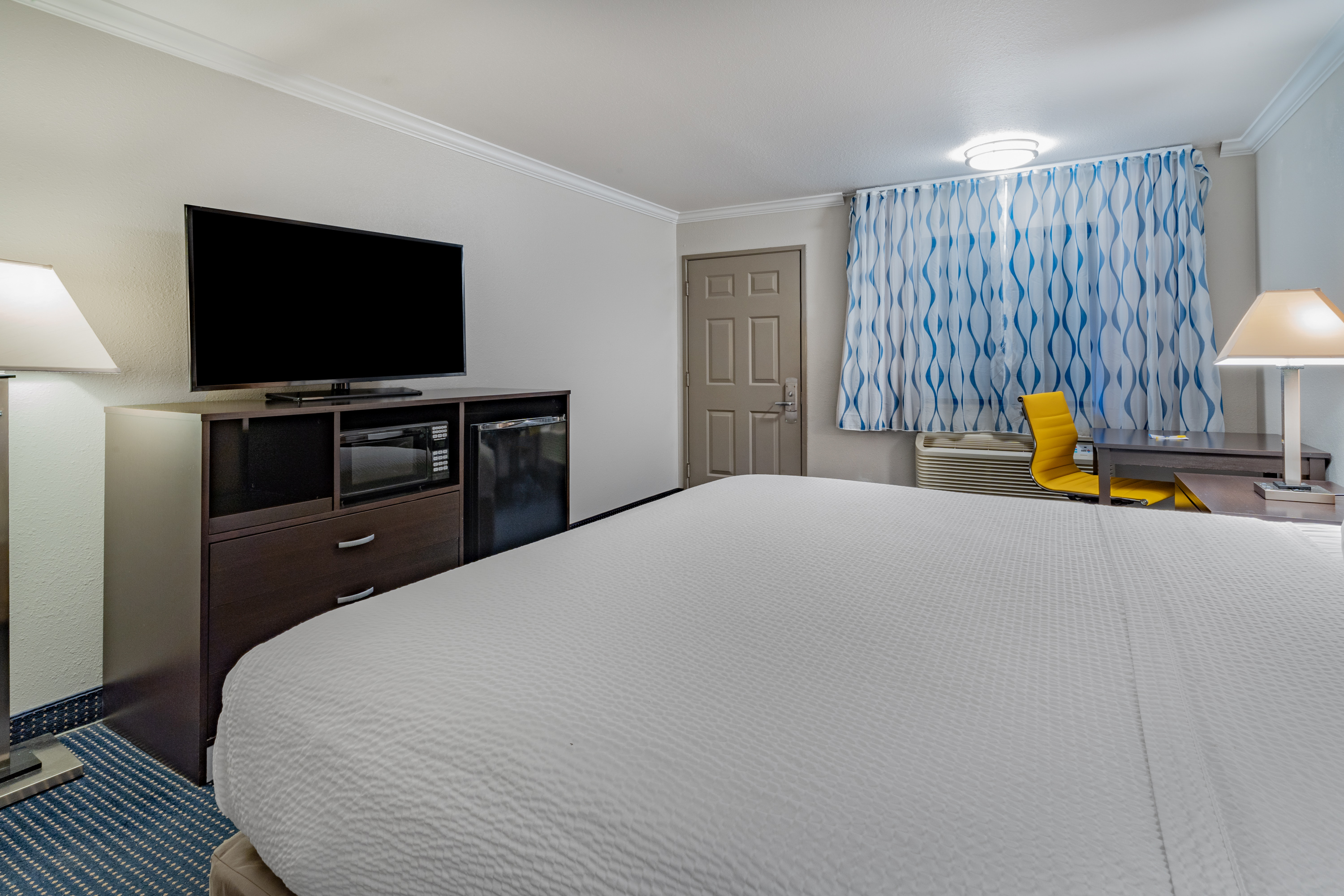 Guest room at the Days Inn by Wyndham Winnemucca in Winnemucca, Nevada