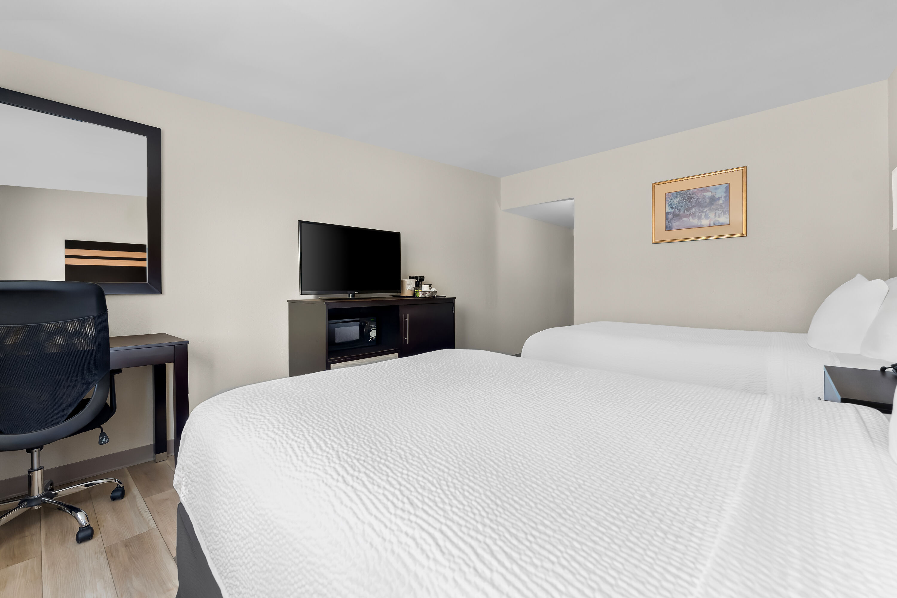 Double bed guest room at the Days Inn by Wyndham Albany SUNY in Albany, New York