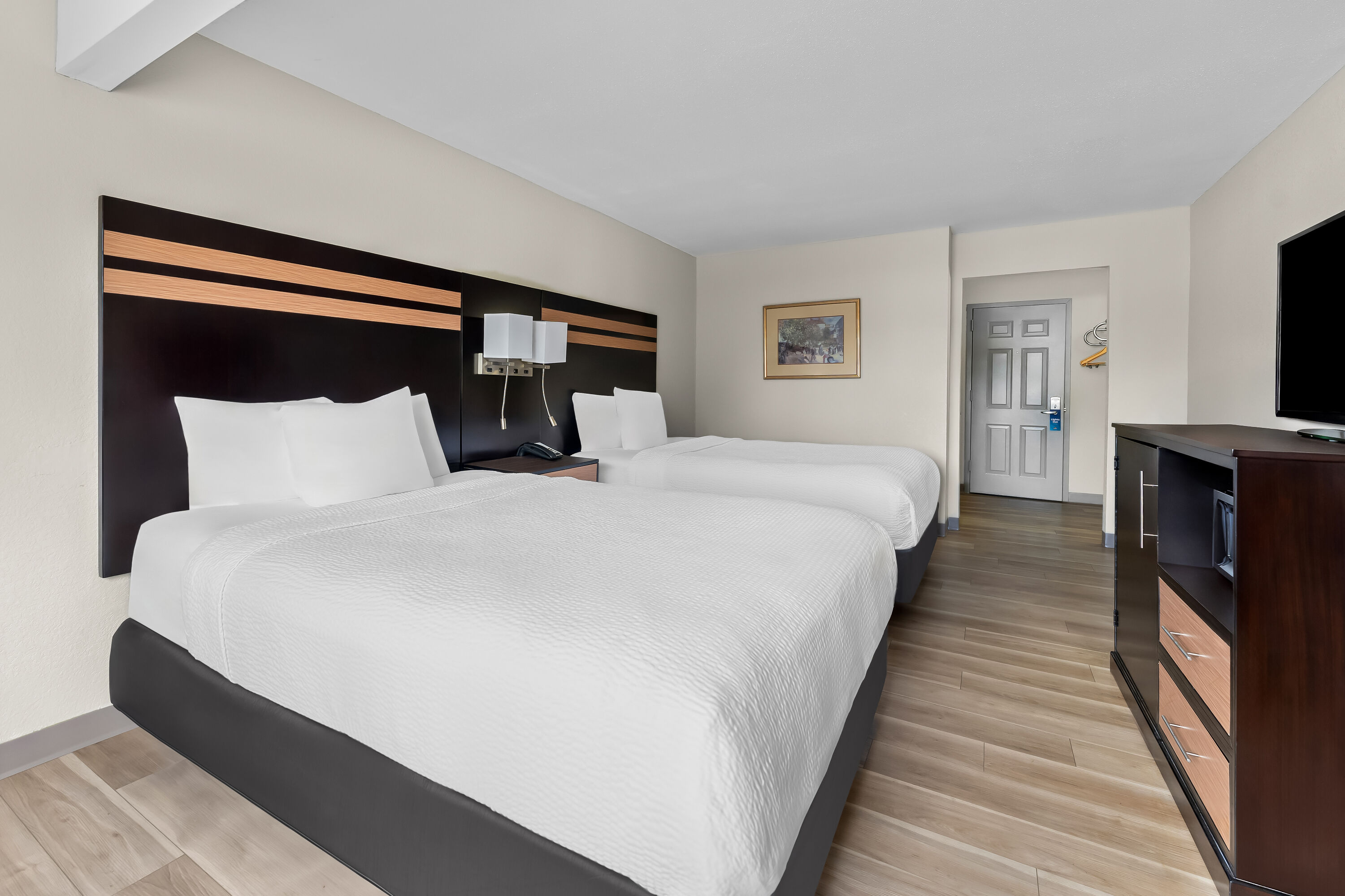 Double bed guest room at the Days Inn by Wyndham Albany SUNY in Albany, New York