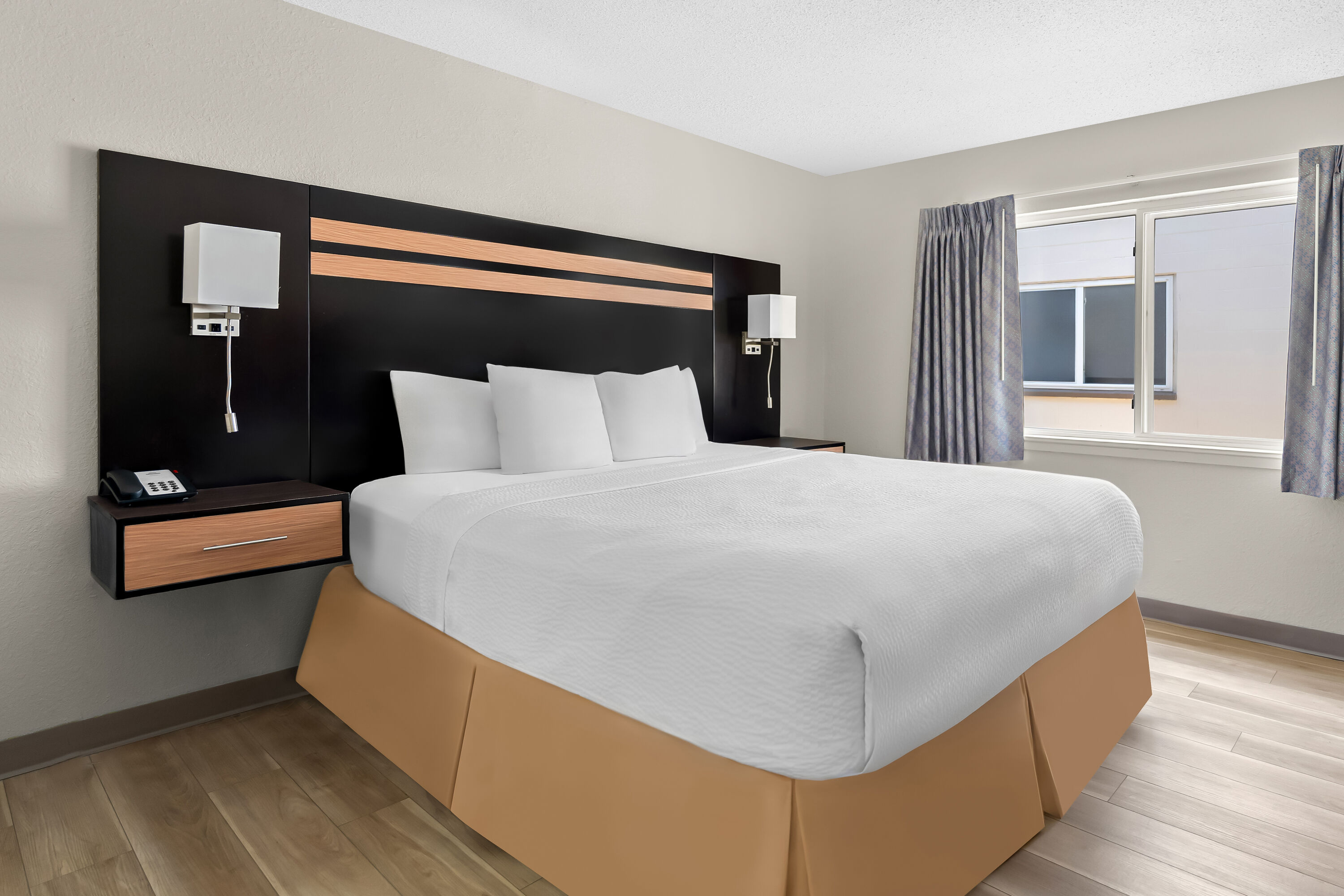 Queen bed guest room at the Days Inn by Wyndham Albany SUNY in Albany, New York