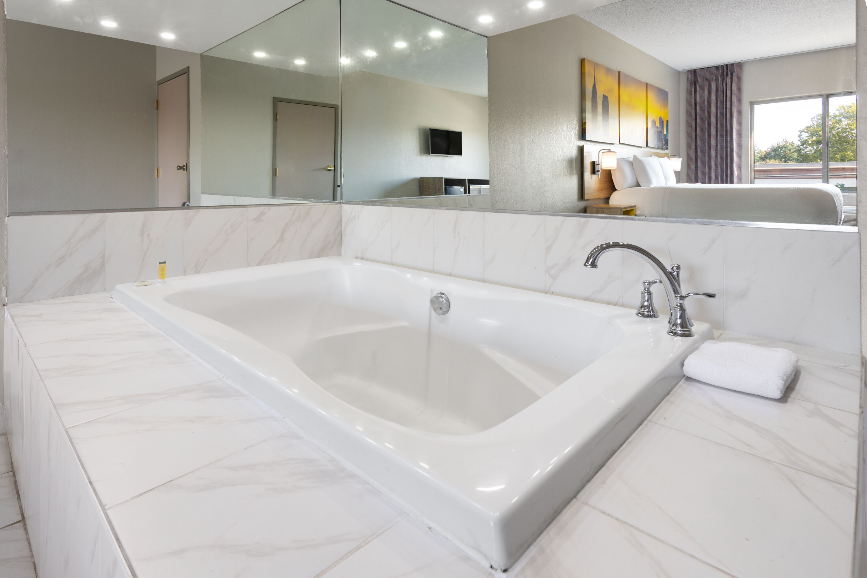 Days Inn & Suites by Wyndham Albany hot tub suite in Albany, New York