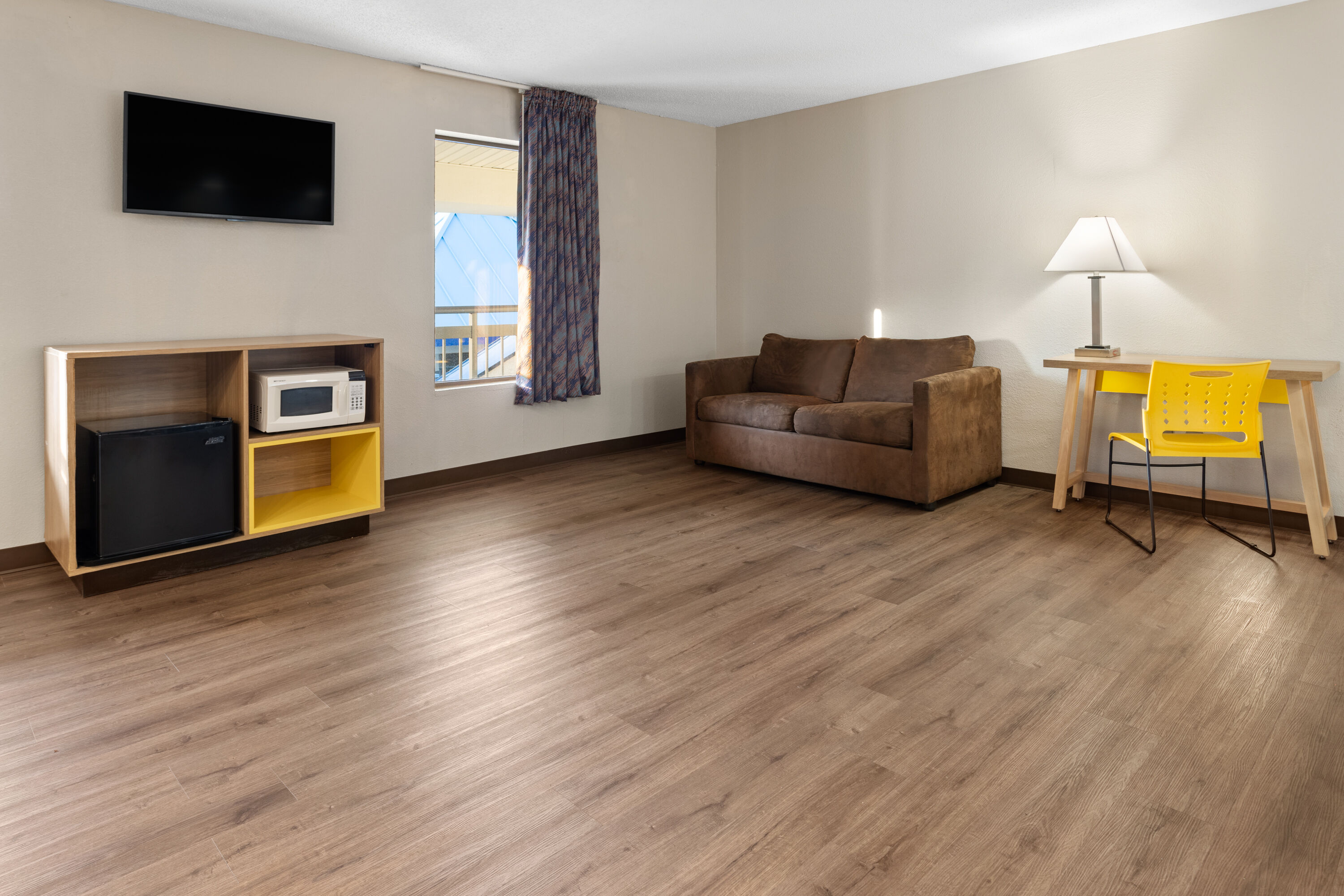 Days Inn & Suites by Wyndham Albany hot tub suite in Albany, New York