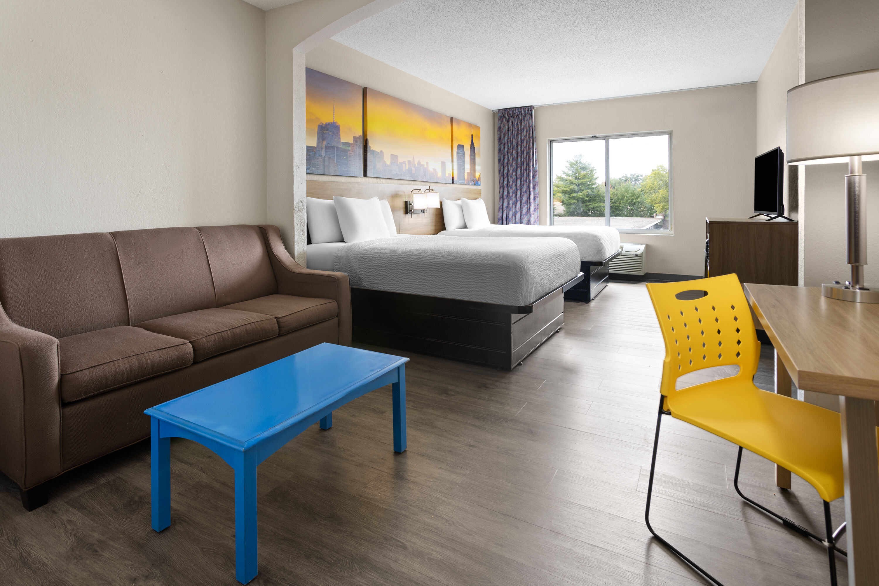 Days Inn & Suites by Wyndham Albany suite in Albany, New York