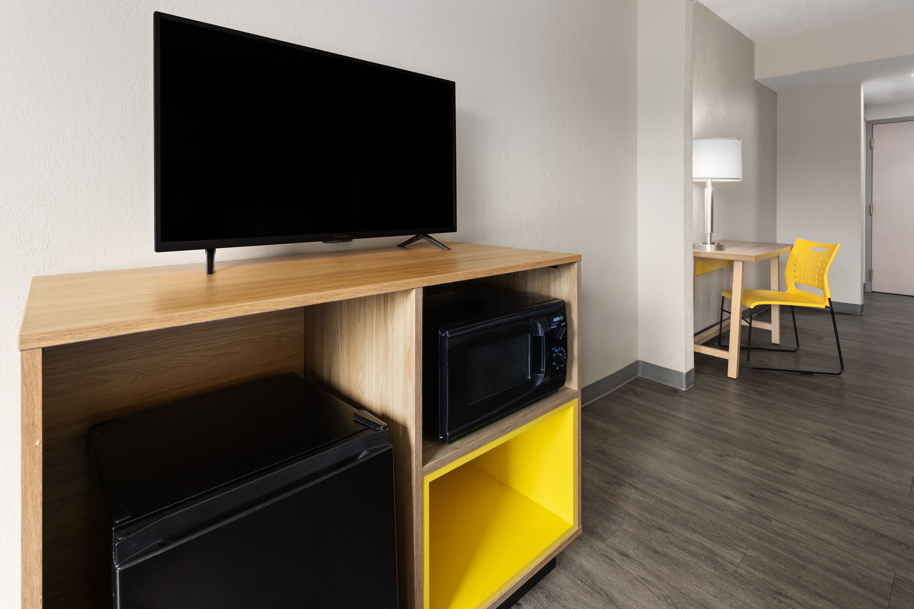 Days Inn & Suites by Wyndham Albany suite in Albany, New York