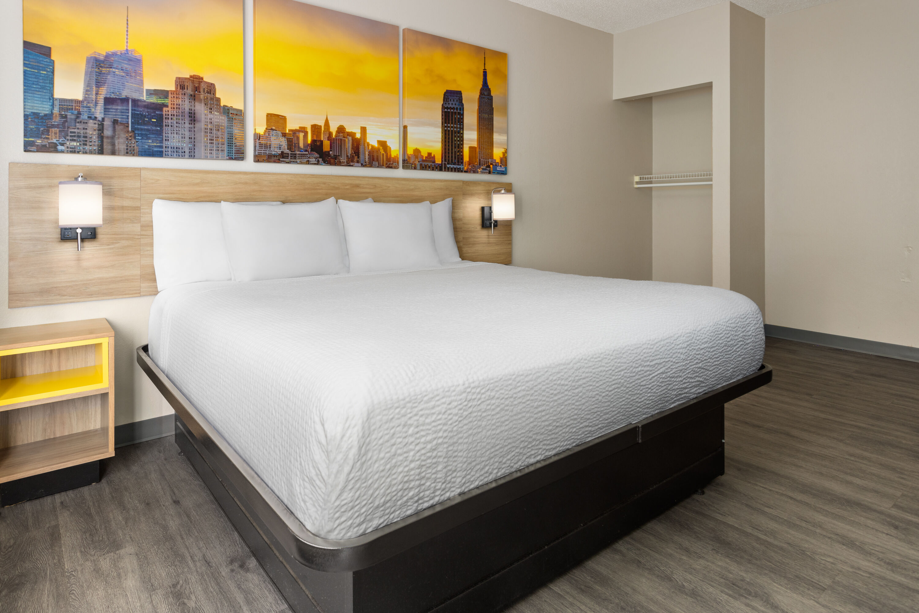 Days Inn & Suites by Wyndham Albany suite in Albany, New York