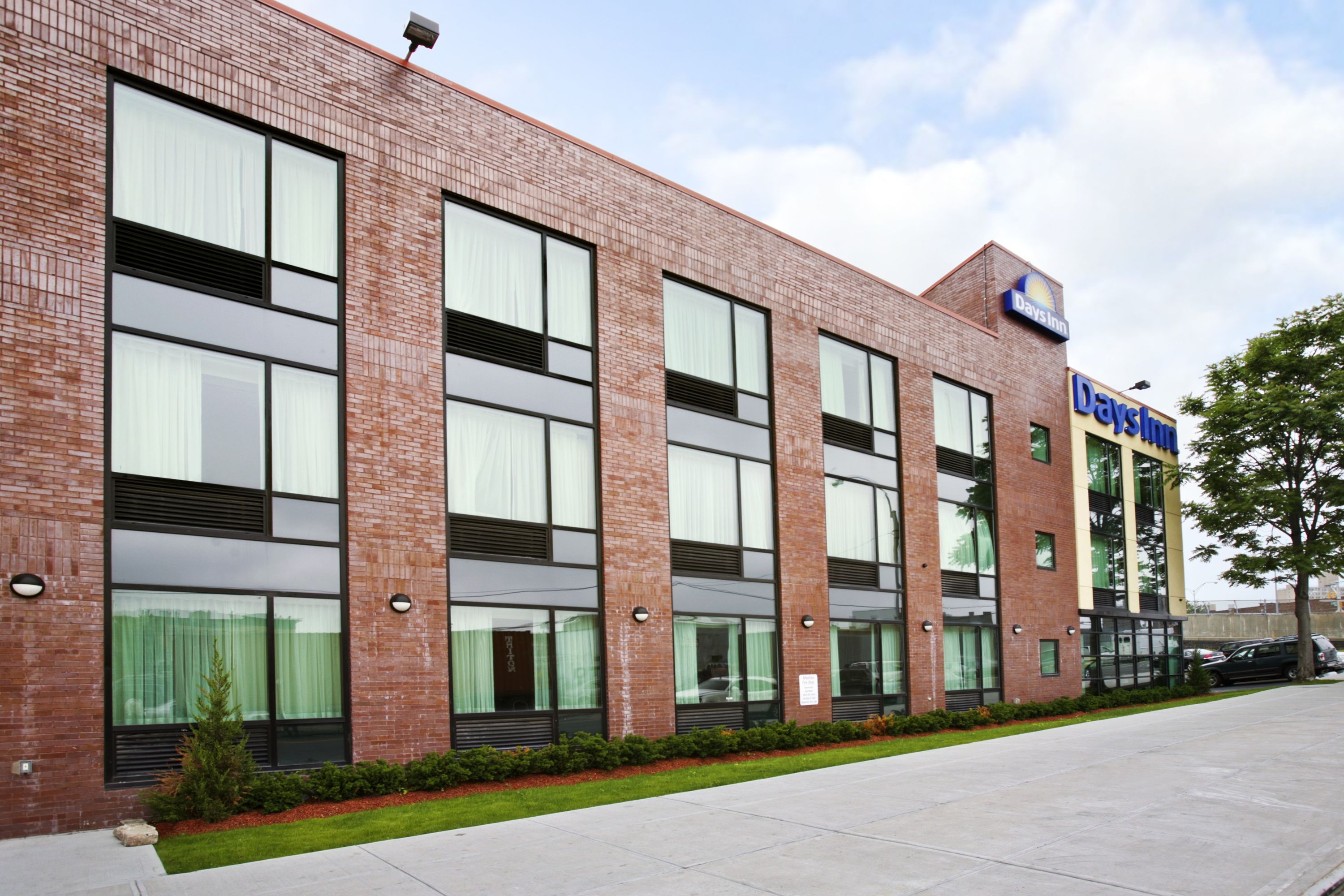 Days Inn By Wyndham Bronx Near Stadium Bronx Ny Hotels