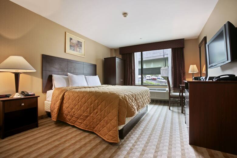 Guest room at the Days Inn Bronx Near Stadium in Bronx, New York