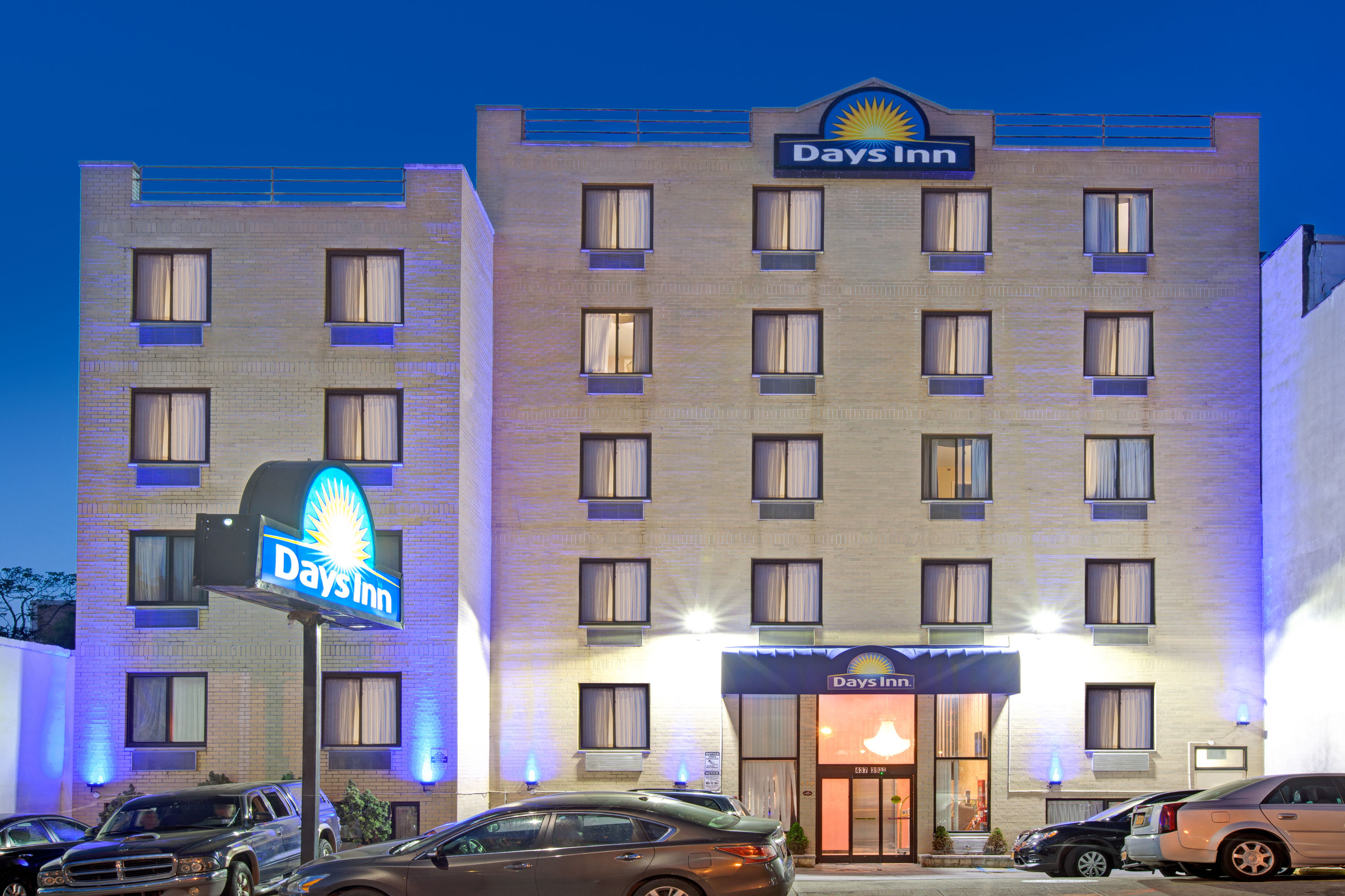 Exterior of Days Inn by Wyndham Brooklyn hotel in Brooklyn, New York