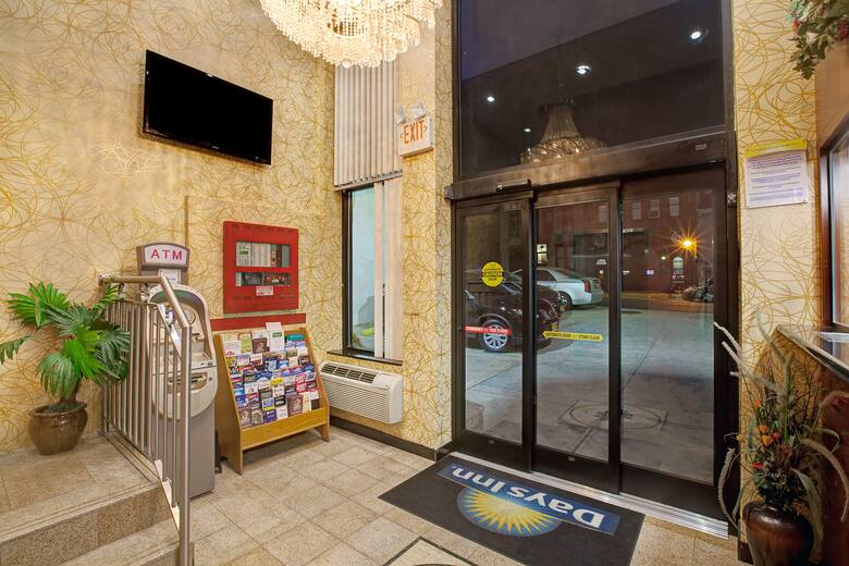 Days Inn Brooklyn hotel lobby in Brooklyn, New York