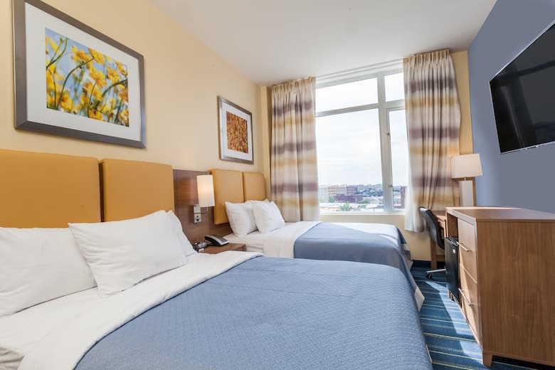 Days Inn Brooklyn Crown Heights Hotels Ny 11212 Guest Room At The Days Inn Brooklyn Crown Heights In New York
