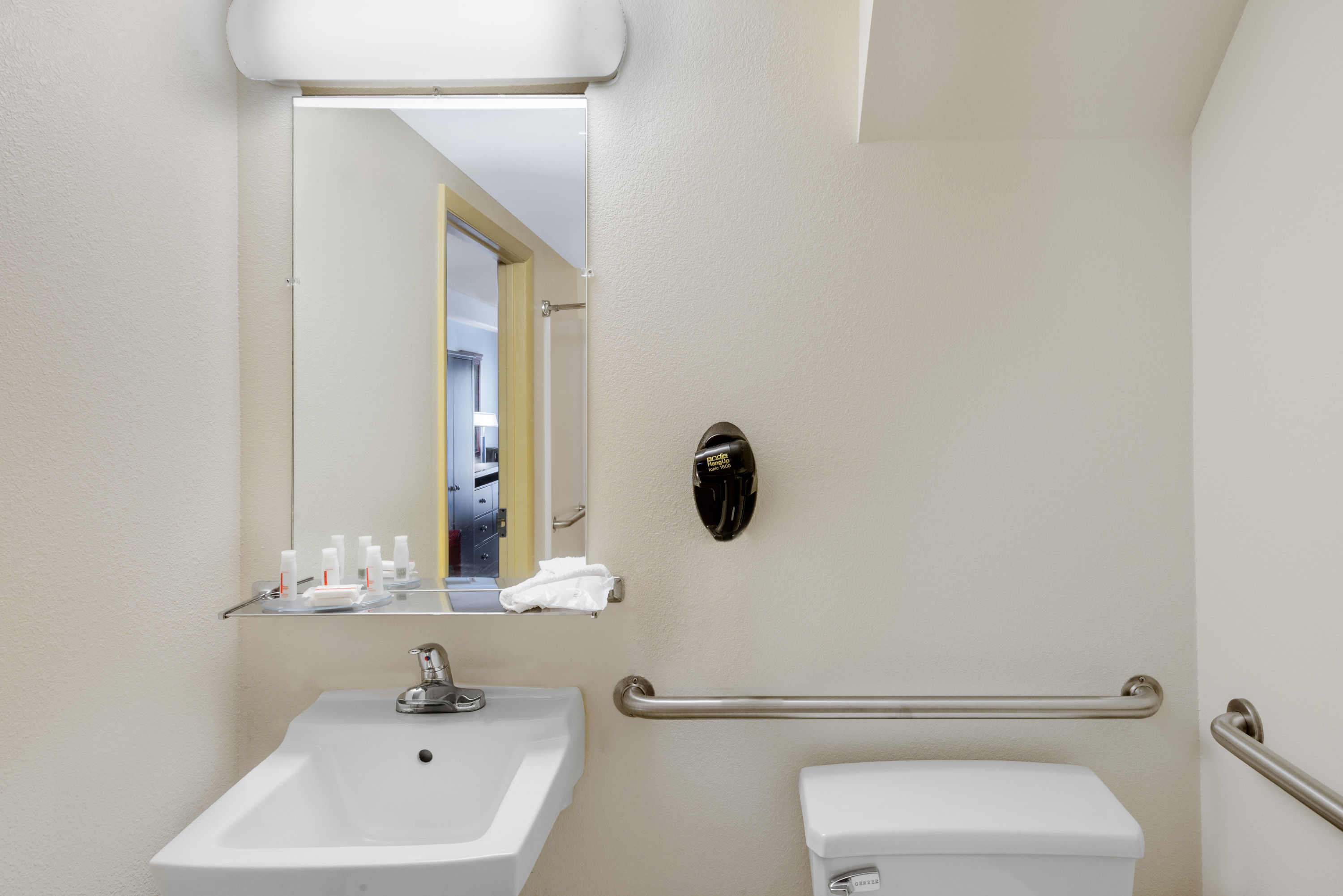 Days Inn By Wyndham Geneva Finger Lakes Geneva Ny Hotels