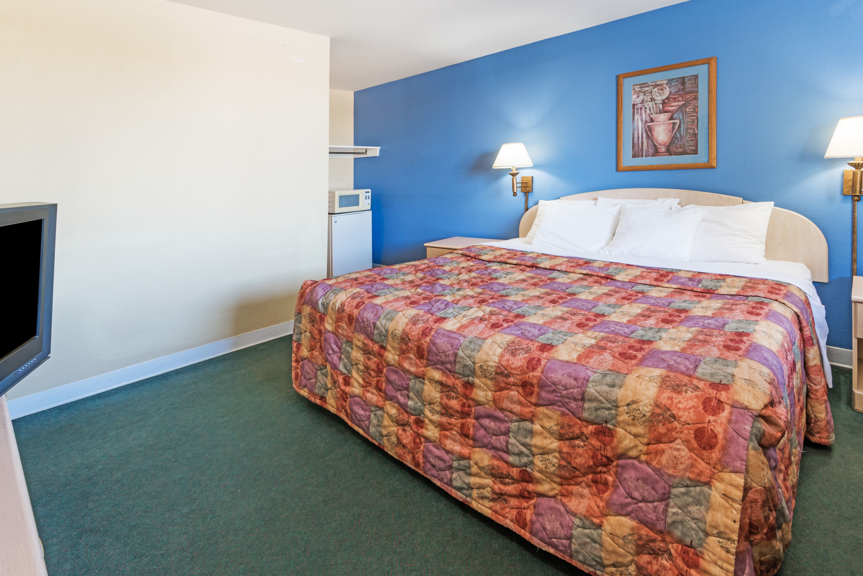 Guest room at the Days Inn by Wyndham Henrietta/Rochester Area in Henrietta, New York