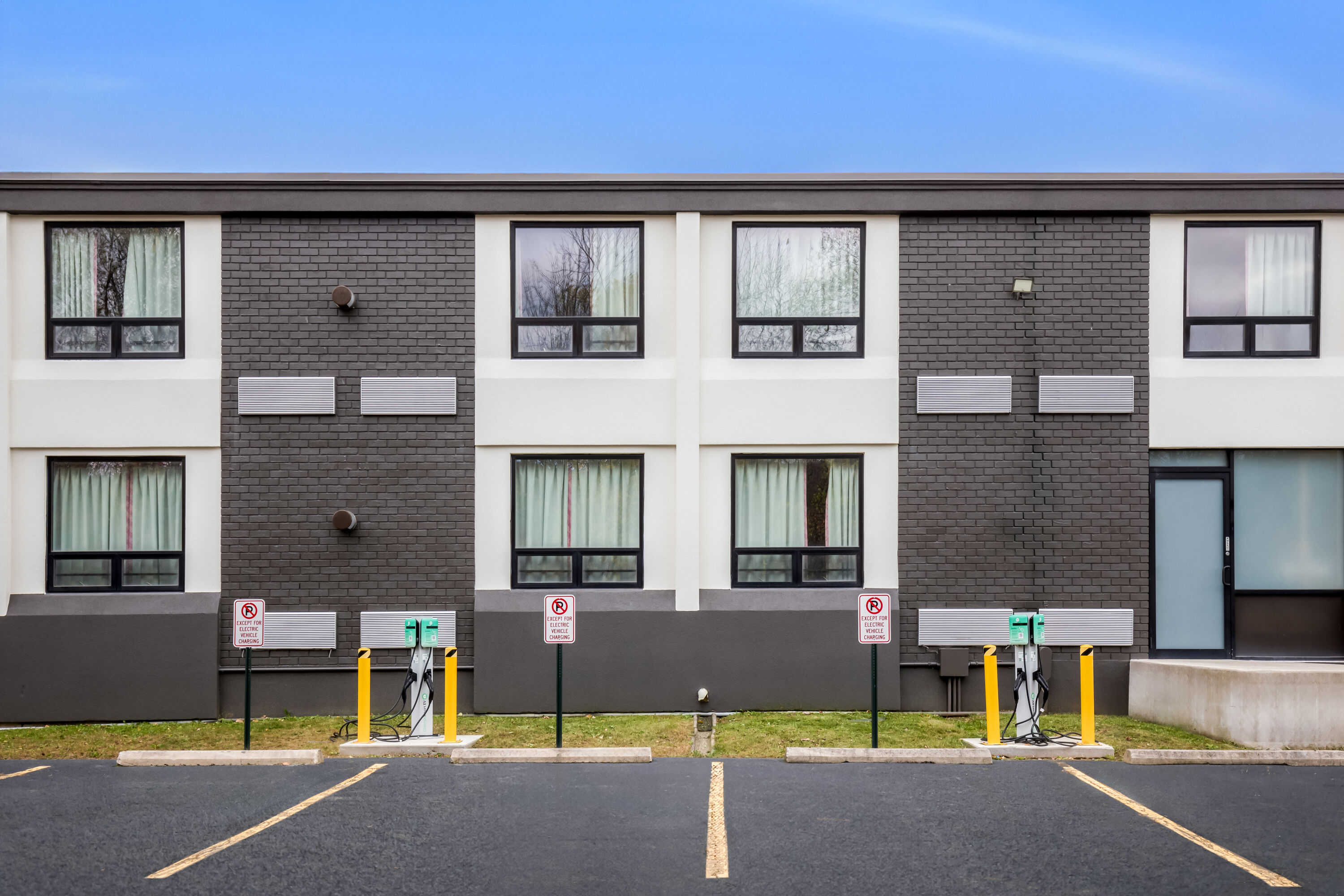 Exterior Day Image of Days Inn by Wyndham Liberty hotel in Liberty, New York