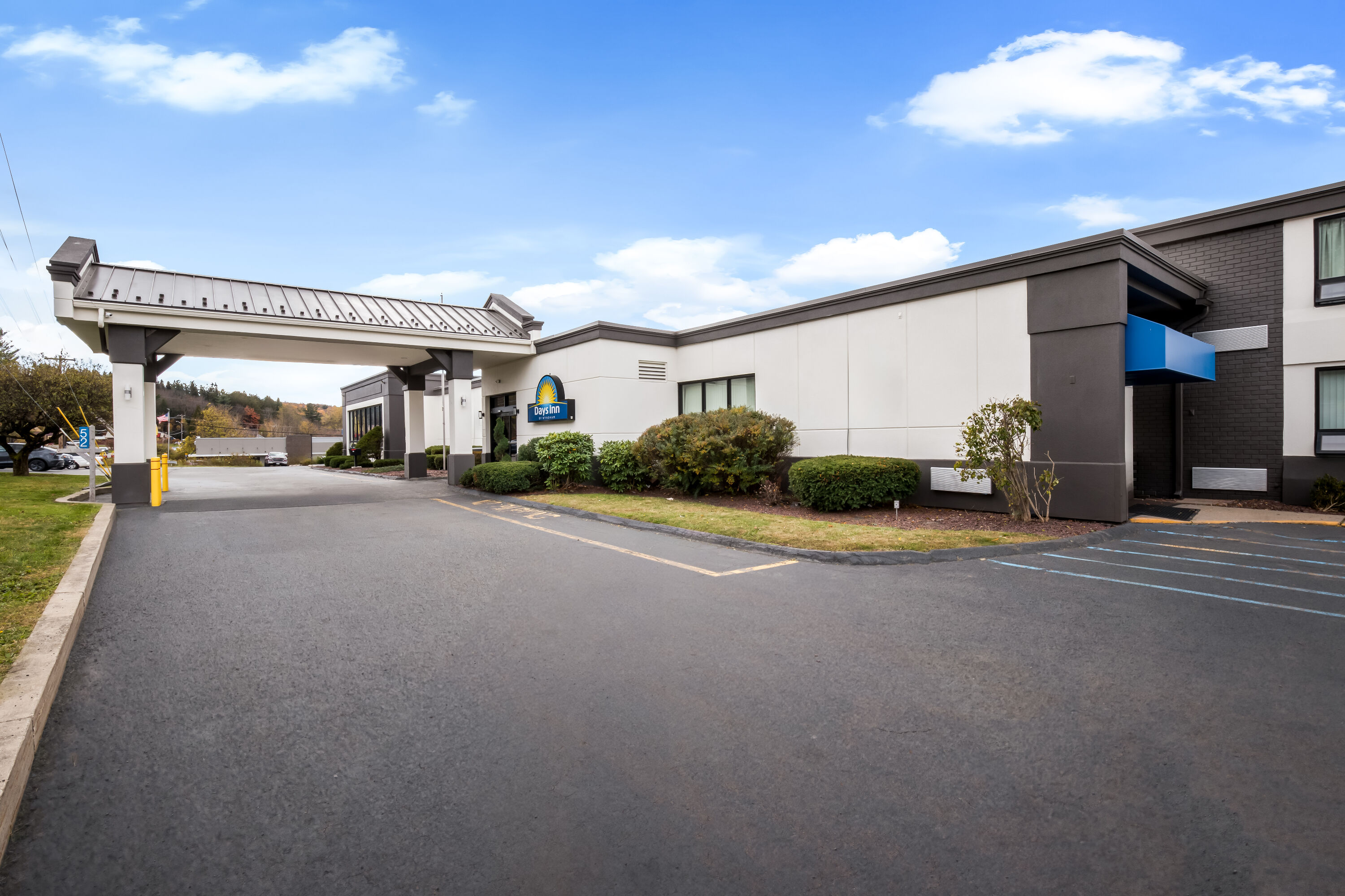 Exterior Day Image of Days Inn by Wyndham Liberty hotel in Liberty, New York