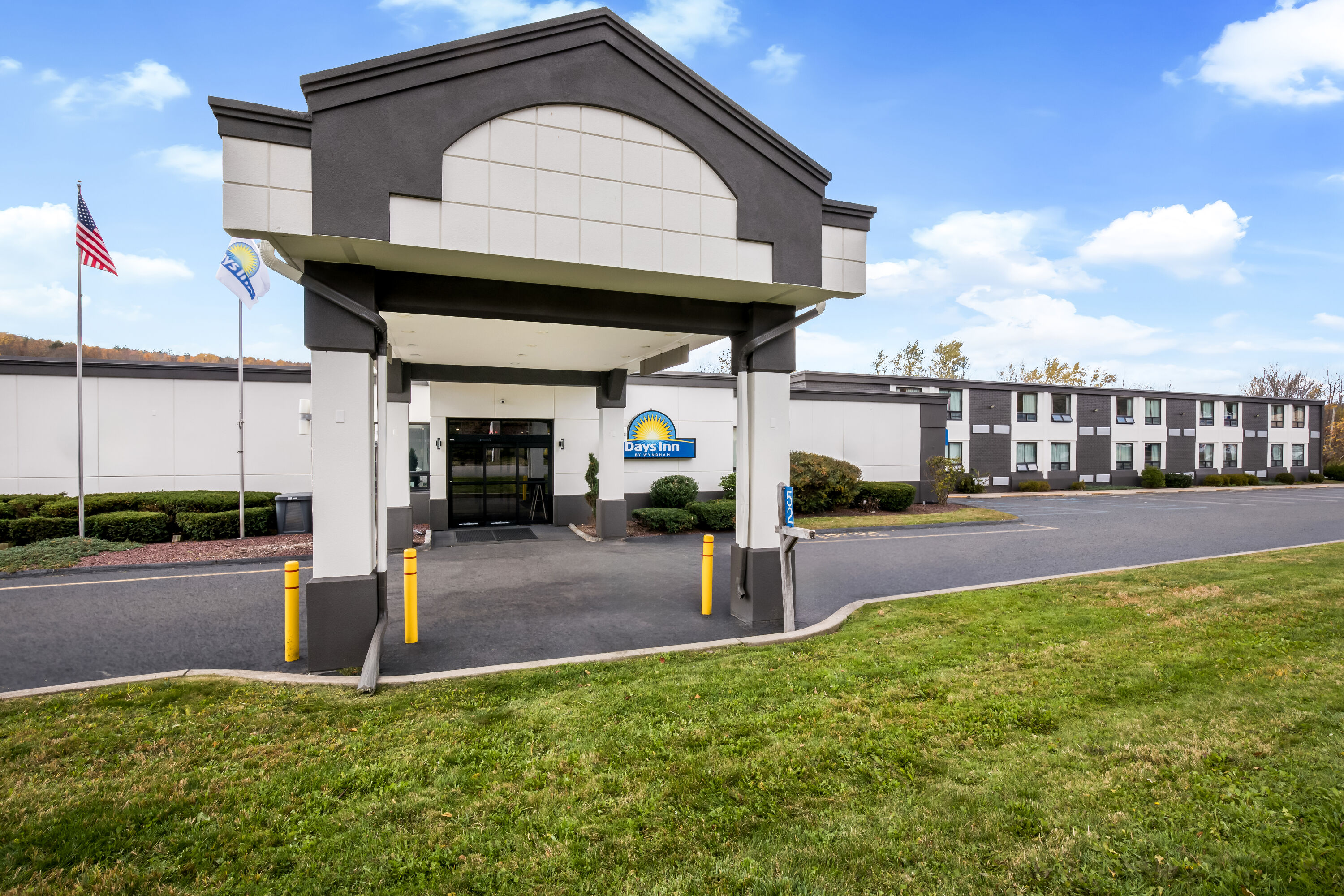 Exterior Day Image of Days Inn by Wyndham Liberty hotel in Liberty, New York