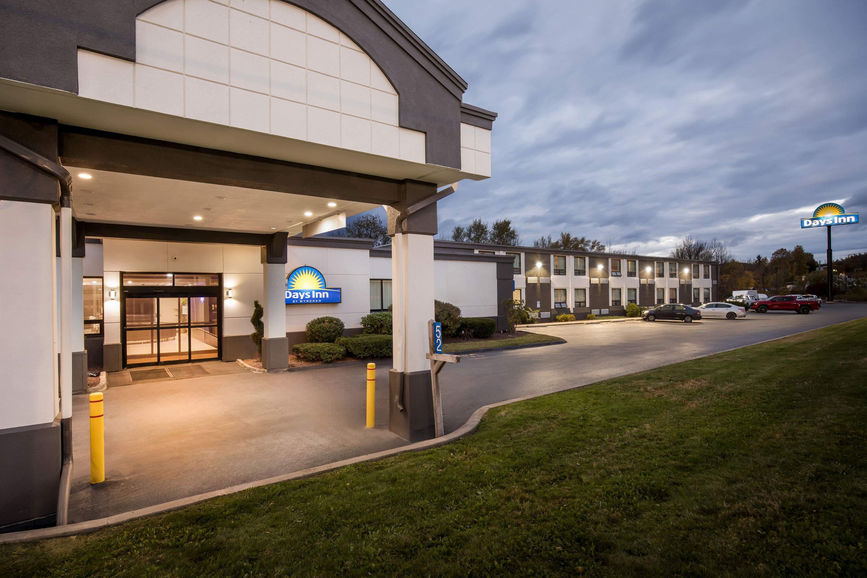 Exterior Night Image of Days Inn by Wyndham Liberty hotel in Liberty, New York