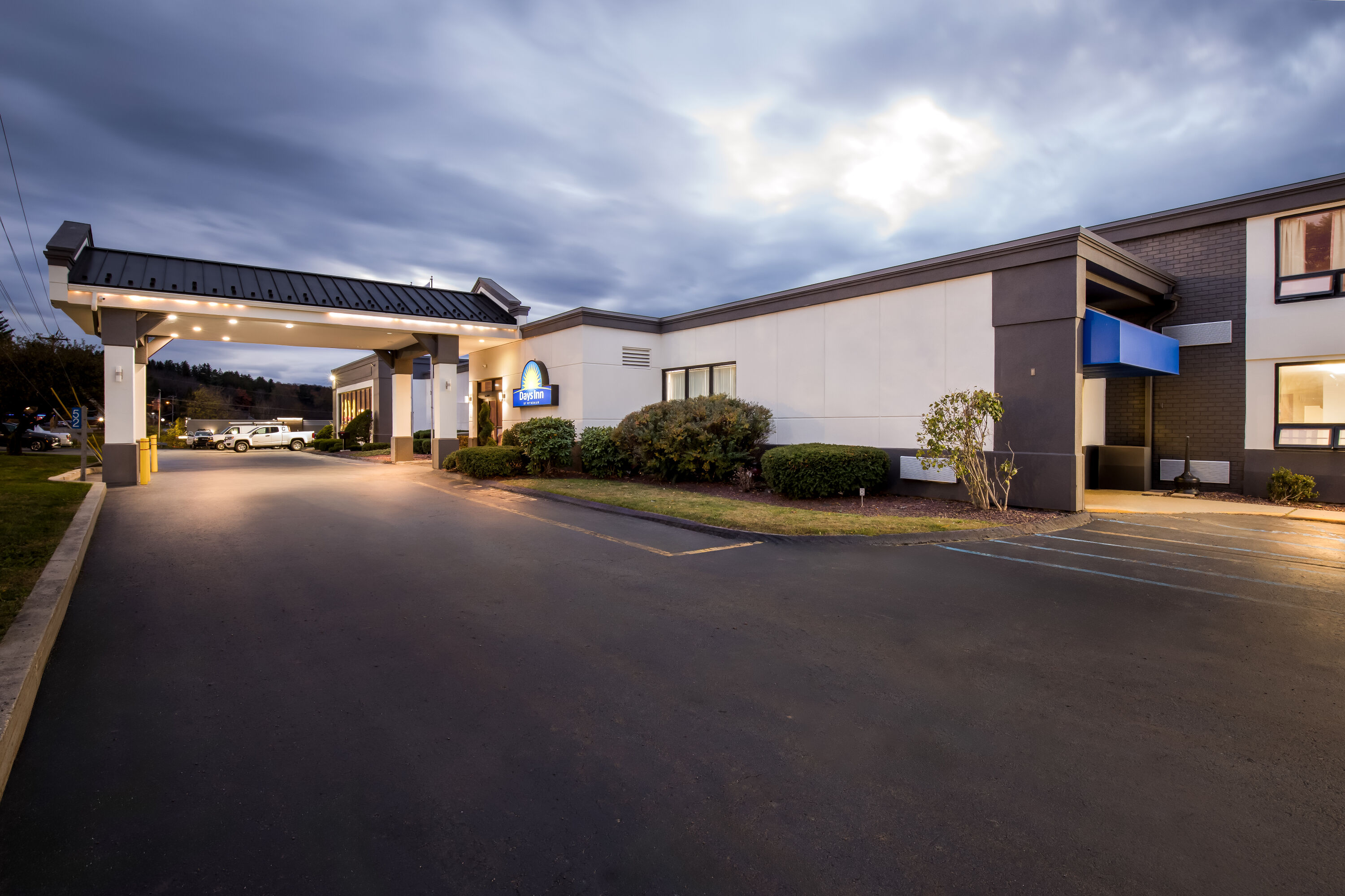 Exterior Night Image of Days Inn by Wyndham Liberty hotel in Liberty, New York