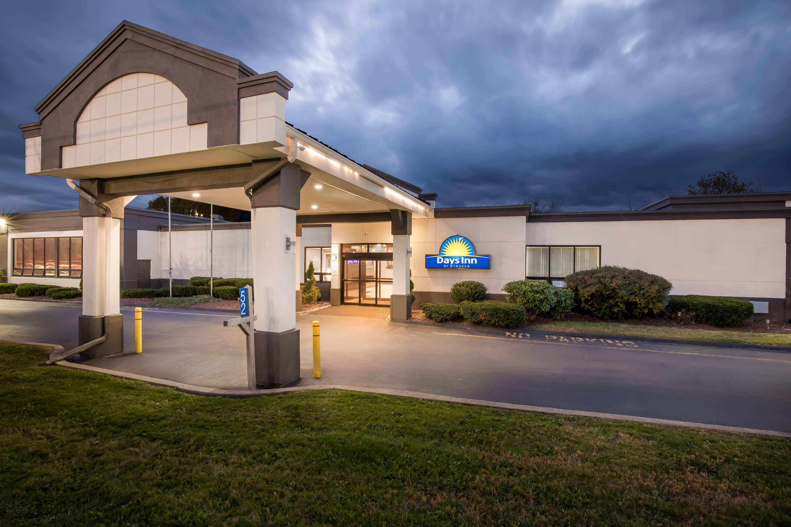 Exterior Night Image of Days Inn by Wyndham Liberty hotel in Liberty, New York