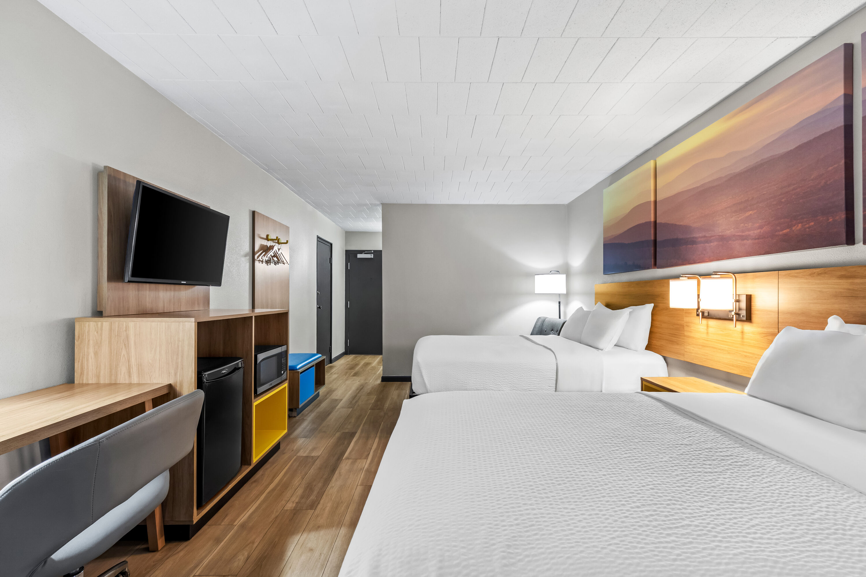 Double bed guest room at the Days Inn by Wyndham Liberty in Liberty, New York