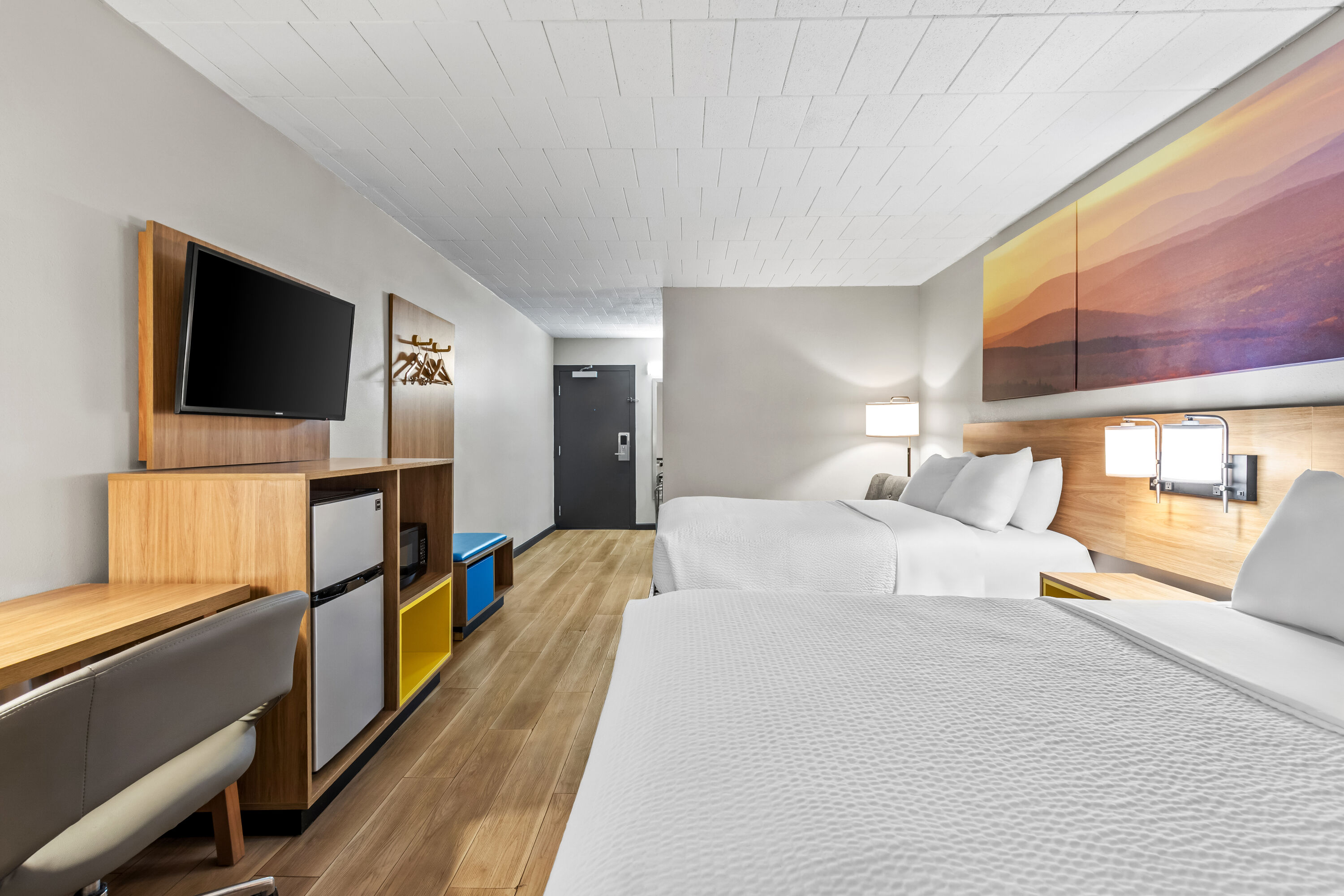 Double bed guest room at the Days Inn by Wyndham Liberty in Liberty, New York