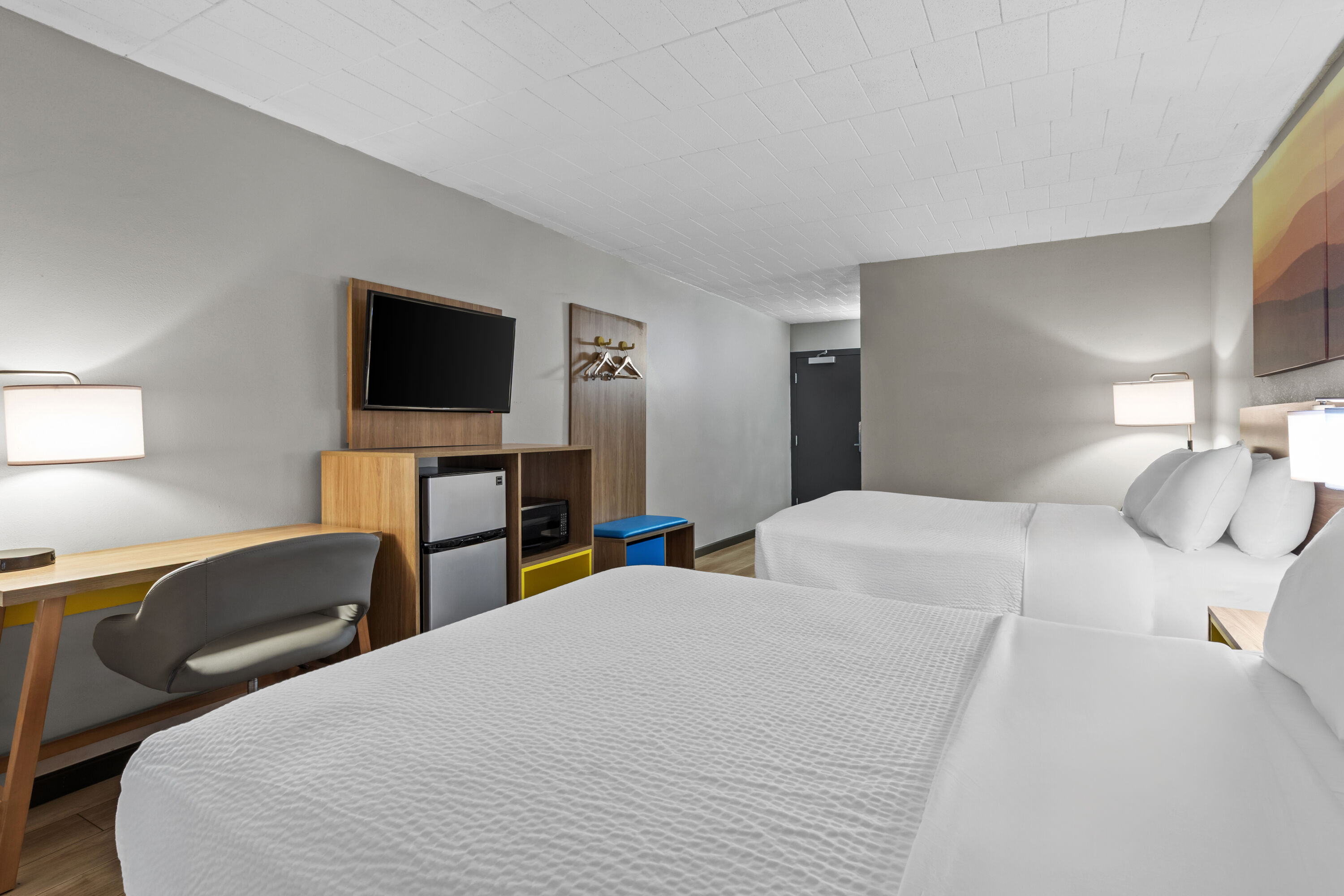 Double bed guest room at the Days Inn by Wyndham Liberty in Liberty, New York