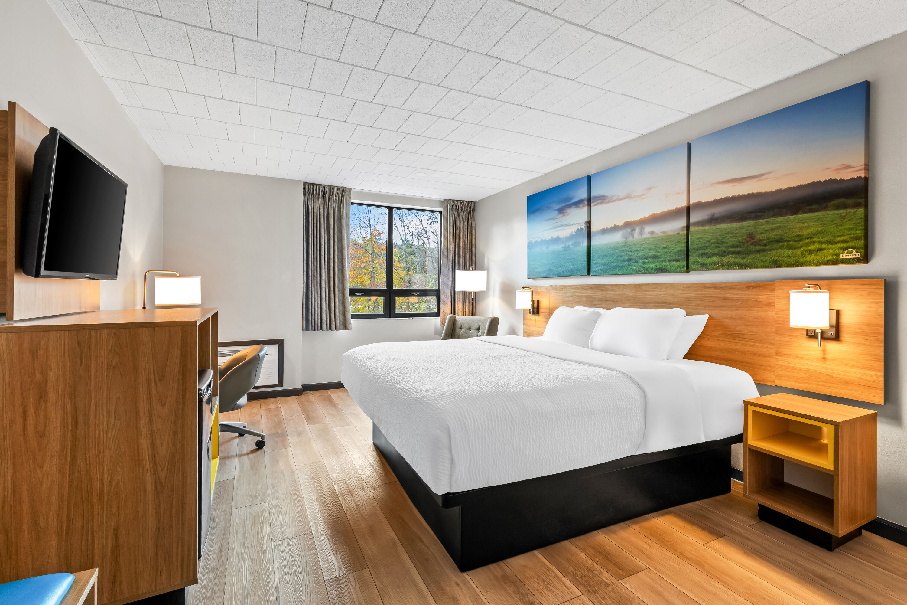 King bed guest room at the Days Inn by Wyndham Liberty in Liberty, New York