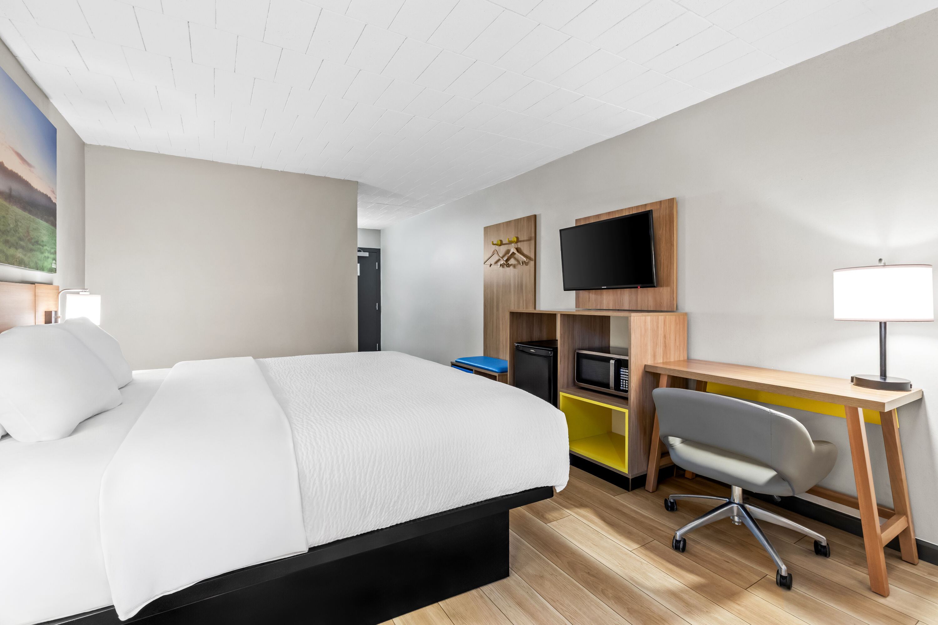 King bed guest room at the Days Inn by Wyndham Liberty in Liberty, New York