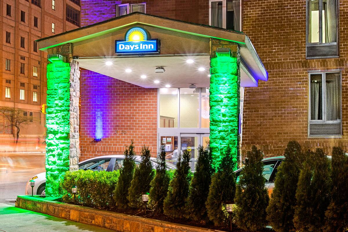 Days Inn By Wyndham Long Island City Hotels Ny 11101 Exterior Of Days Inn By Wyndham Long Island City Hotel In New