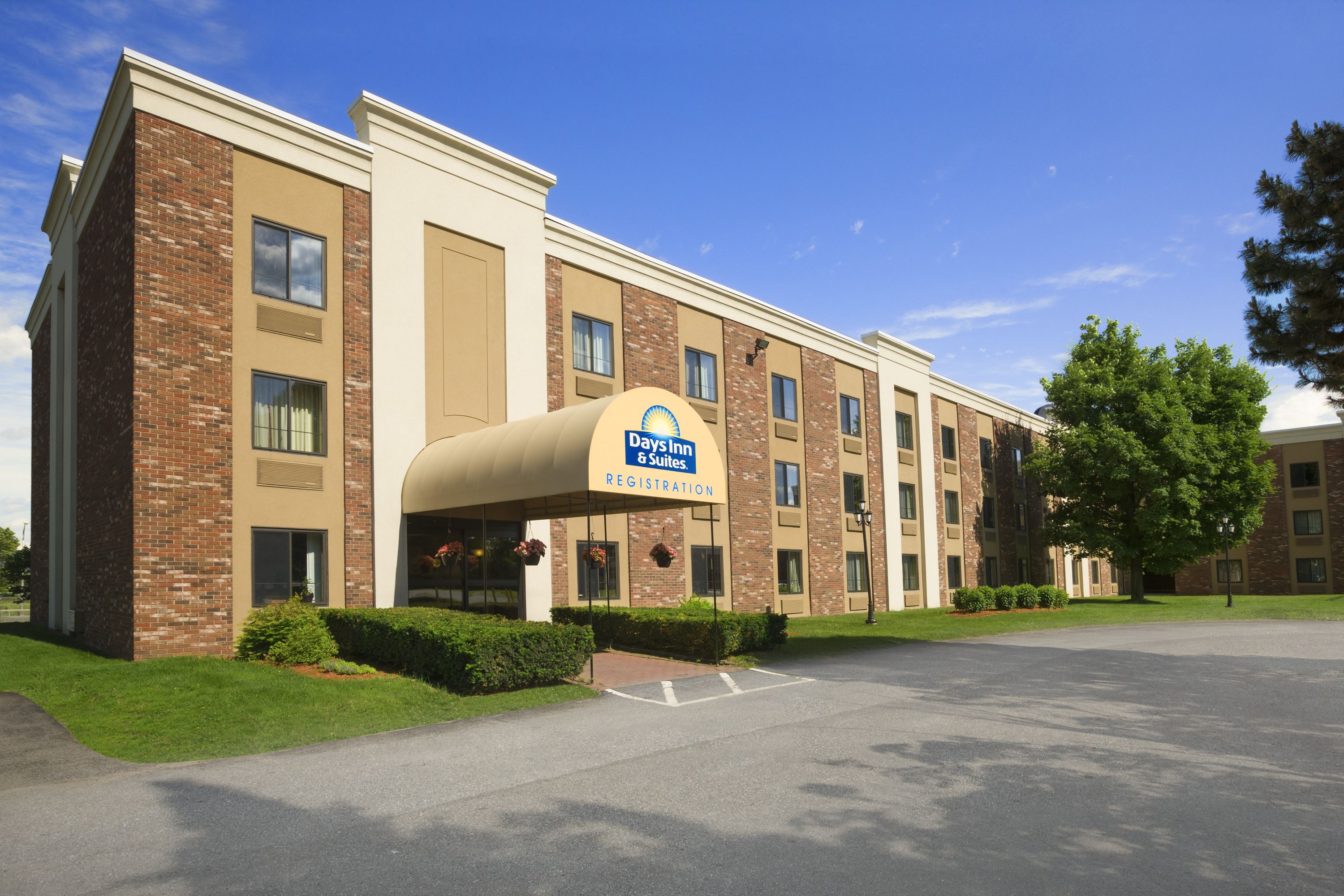 Days Inn Suites By Wyndham Plattsburgh Plattsburgh Ny Hotels