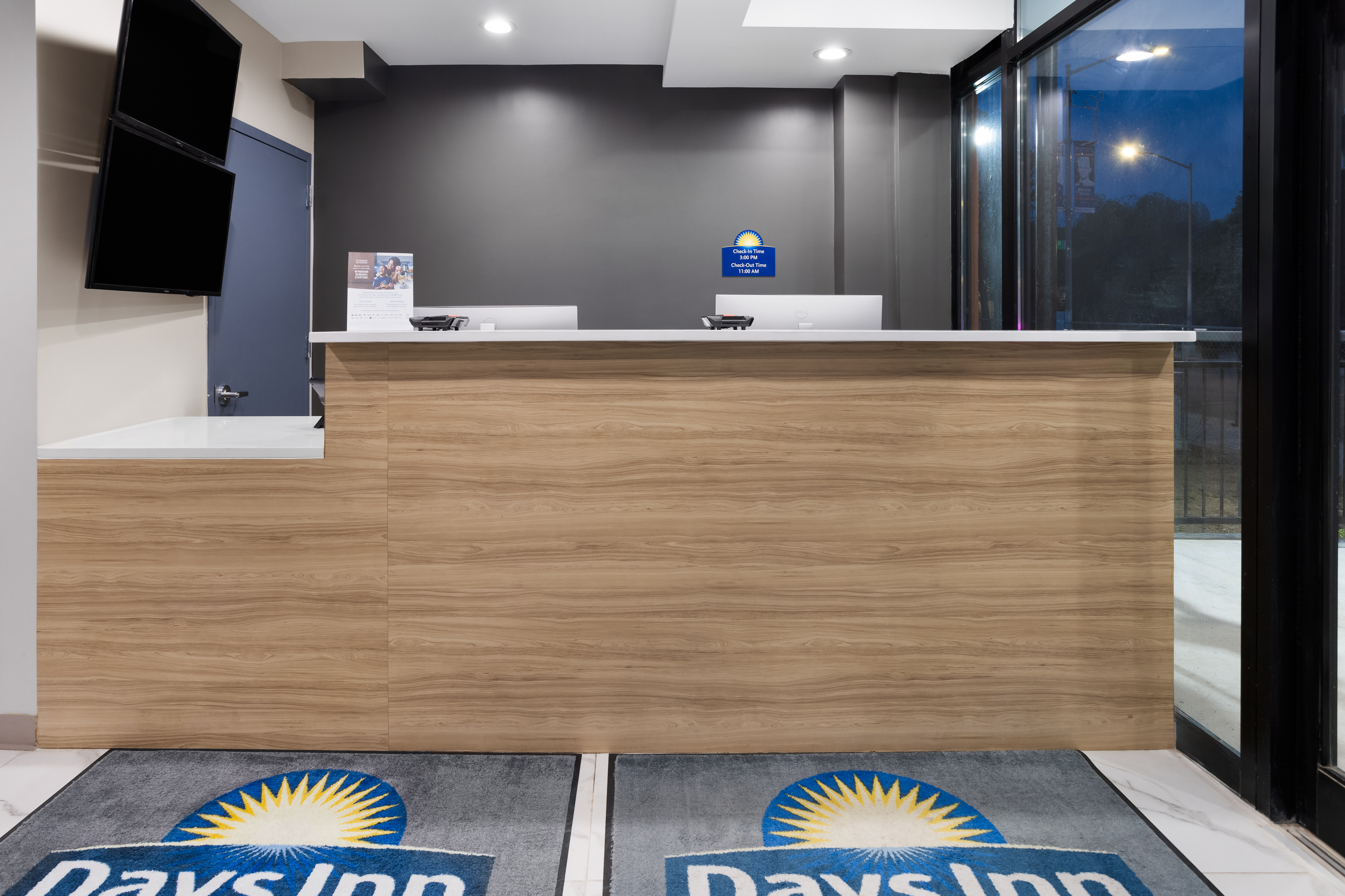 Days Inn by Wyndham Staten Island reception in Staten Island, New York