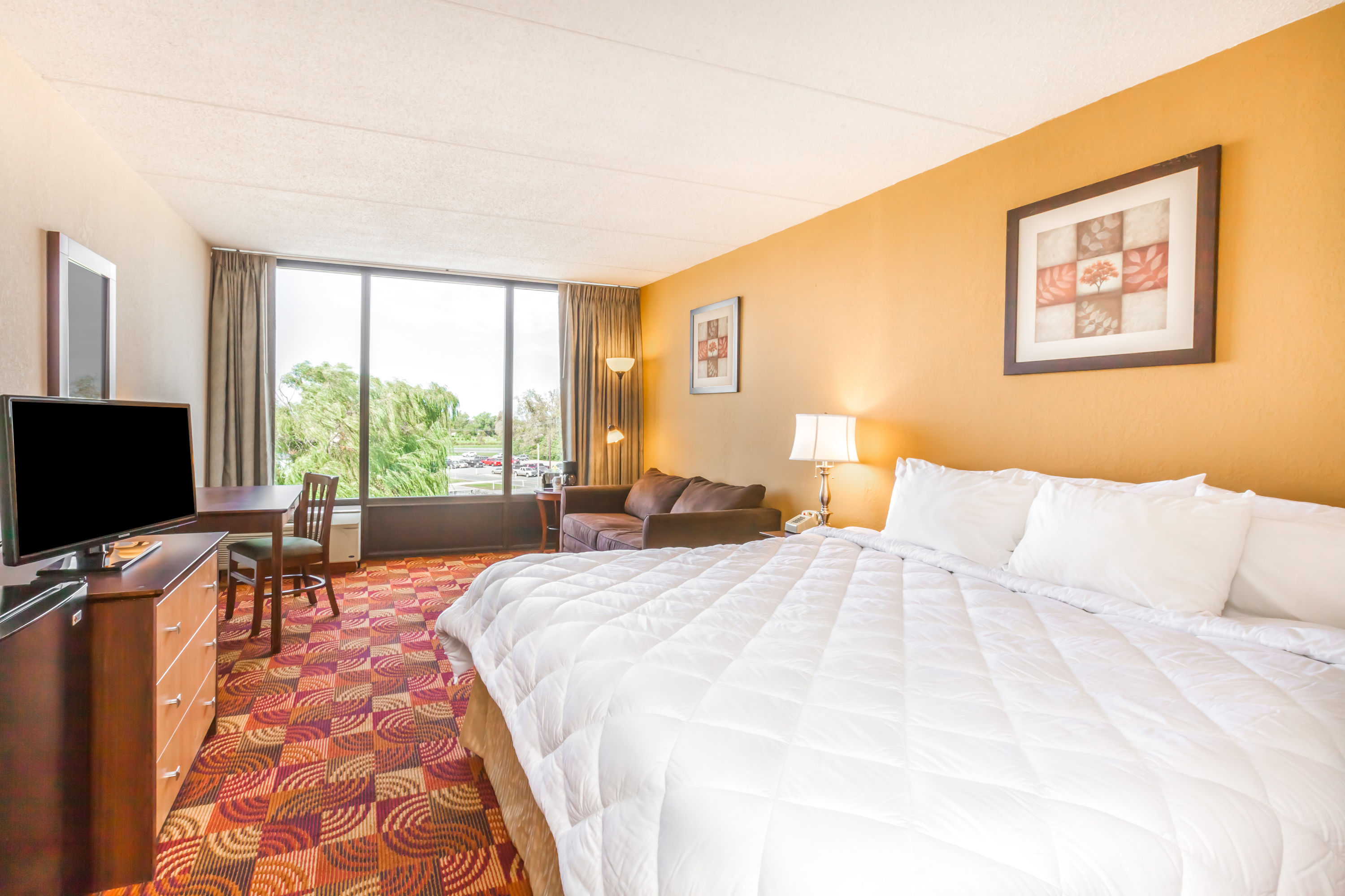 Days Inn by Wyndham Syracuse suite in Syracuse, New York