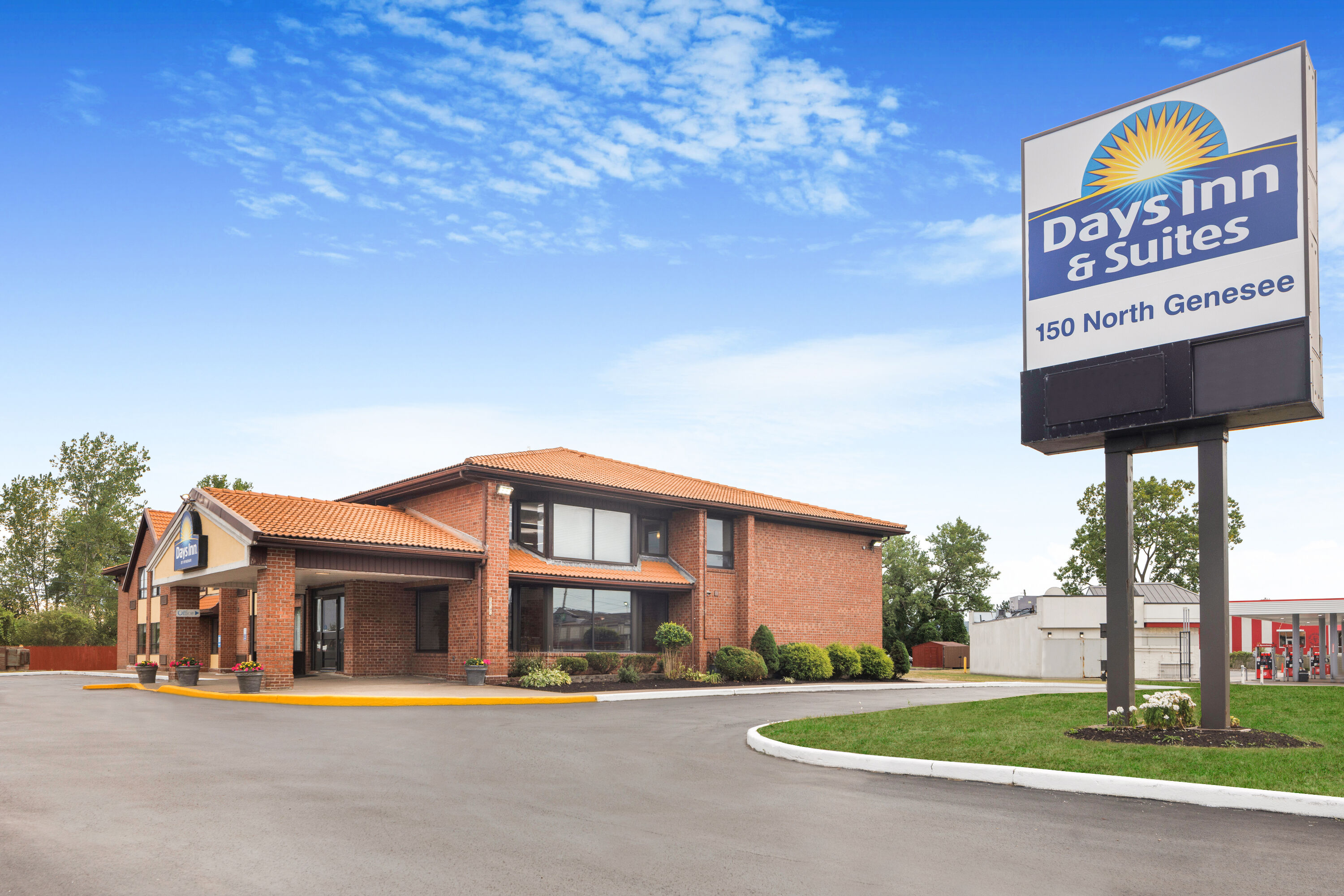 Exterior Day Image of Days Inn by Wyndham Utica hotel in Utica, New York