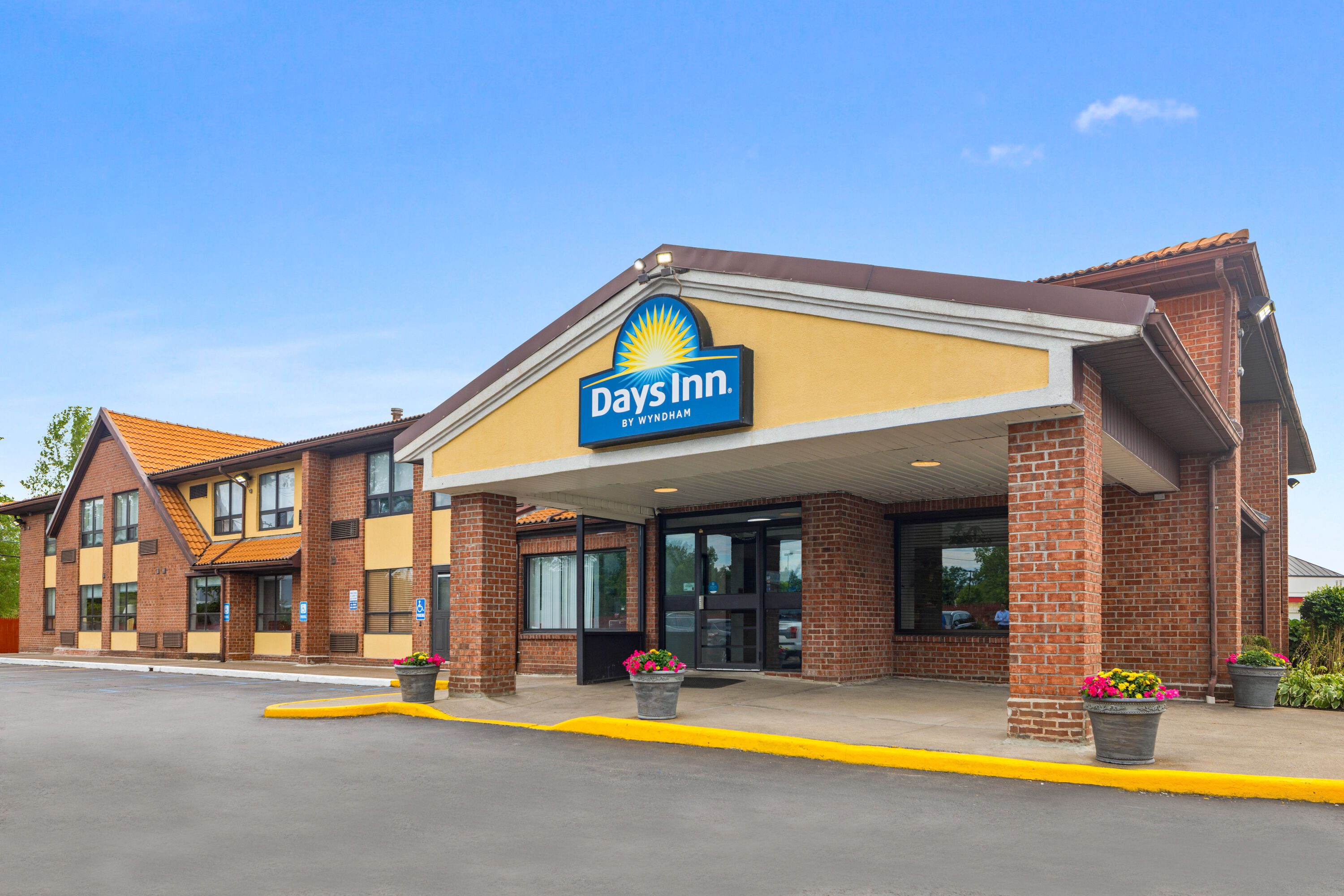 Exterior Day Image of Days Inn by Wyndham Utica hotel in Utica, New York