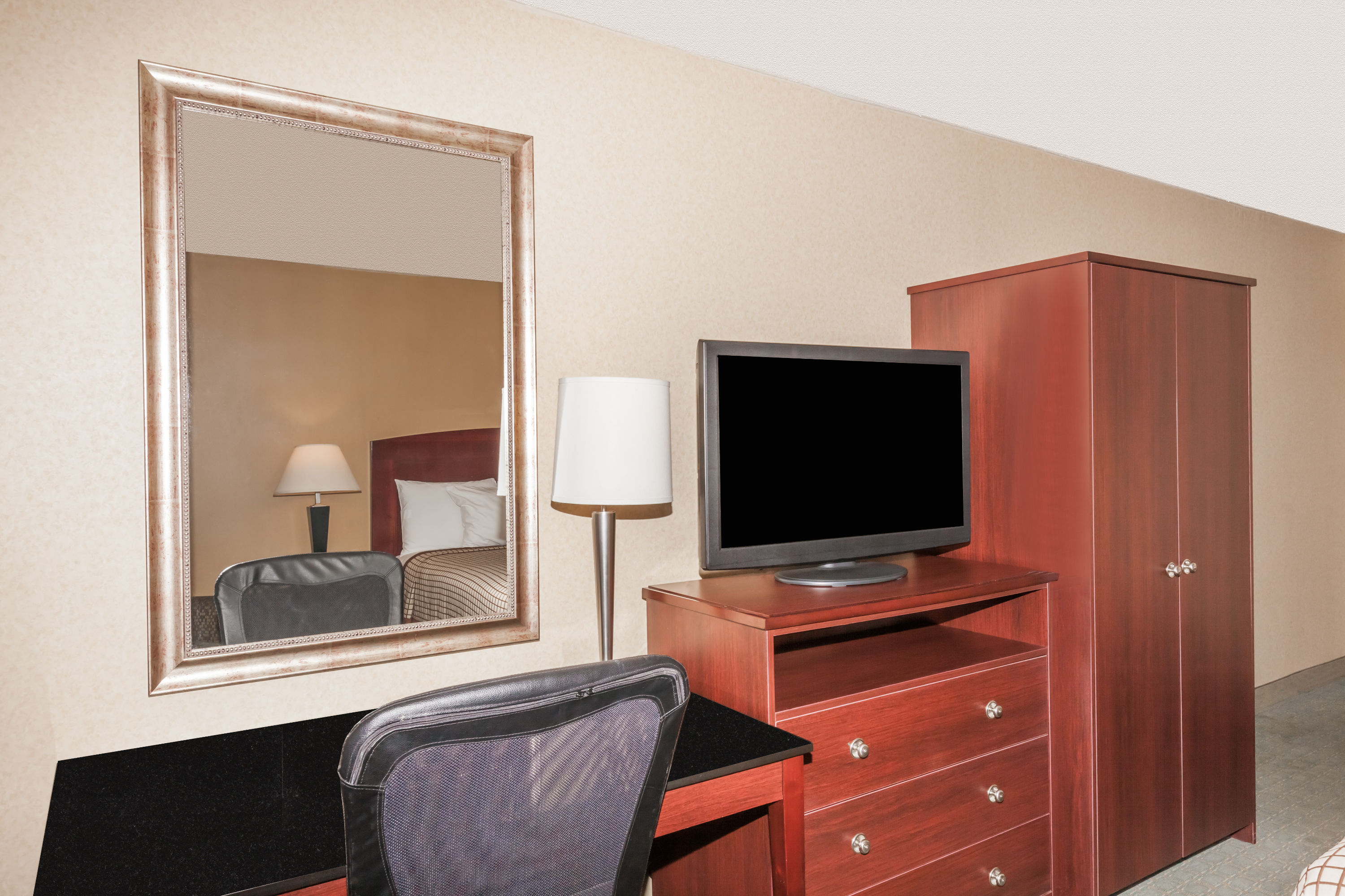 Days Inn By Wyndham Utica Utica Ny Hotels