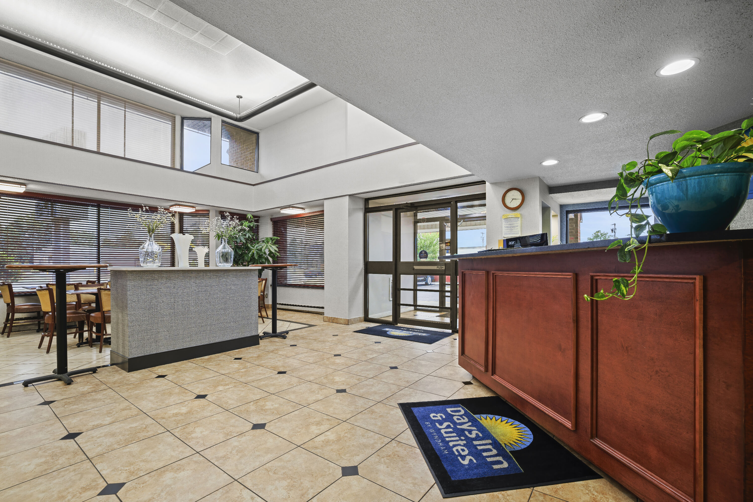 Days Inn by Wyndham Utica reception in Utica, New York