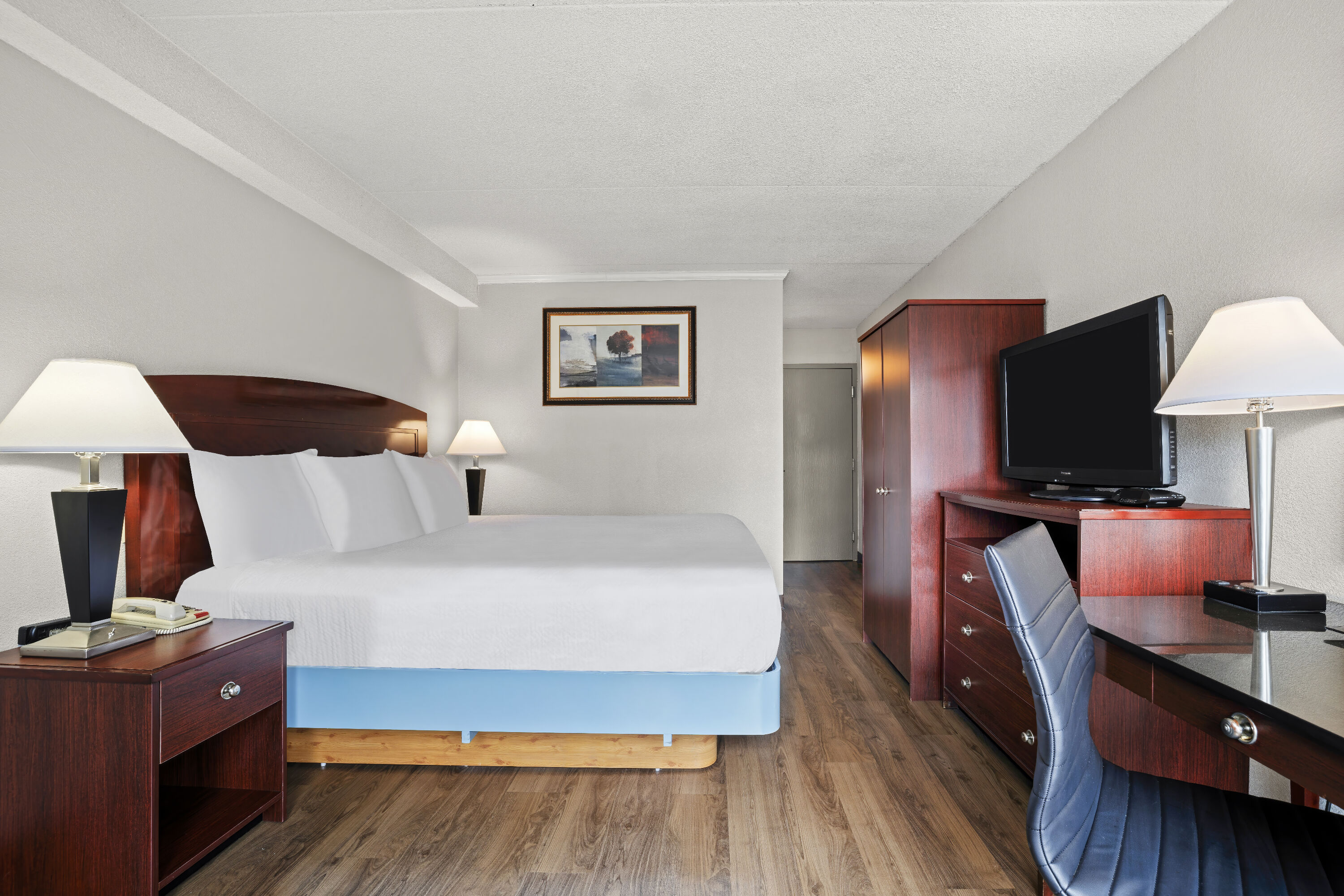 King bed guest room at the Days Inn by Wyndham Utica in Utica, New York