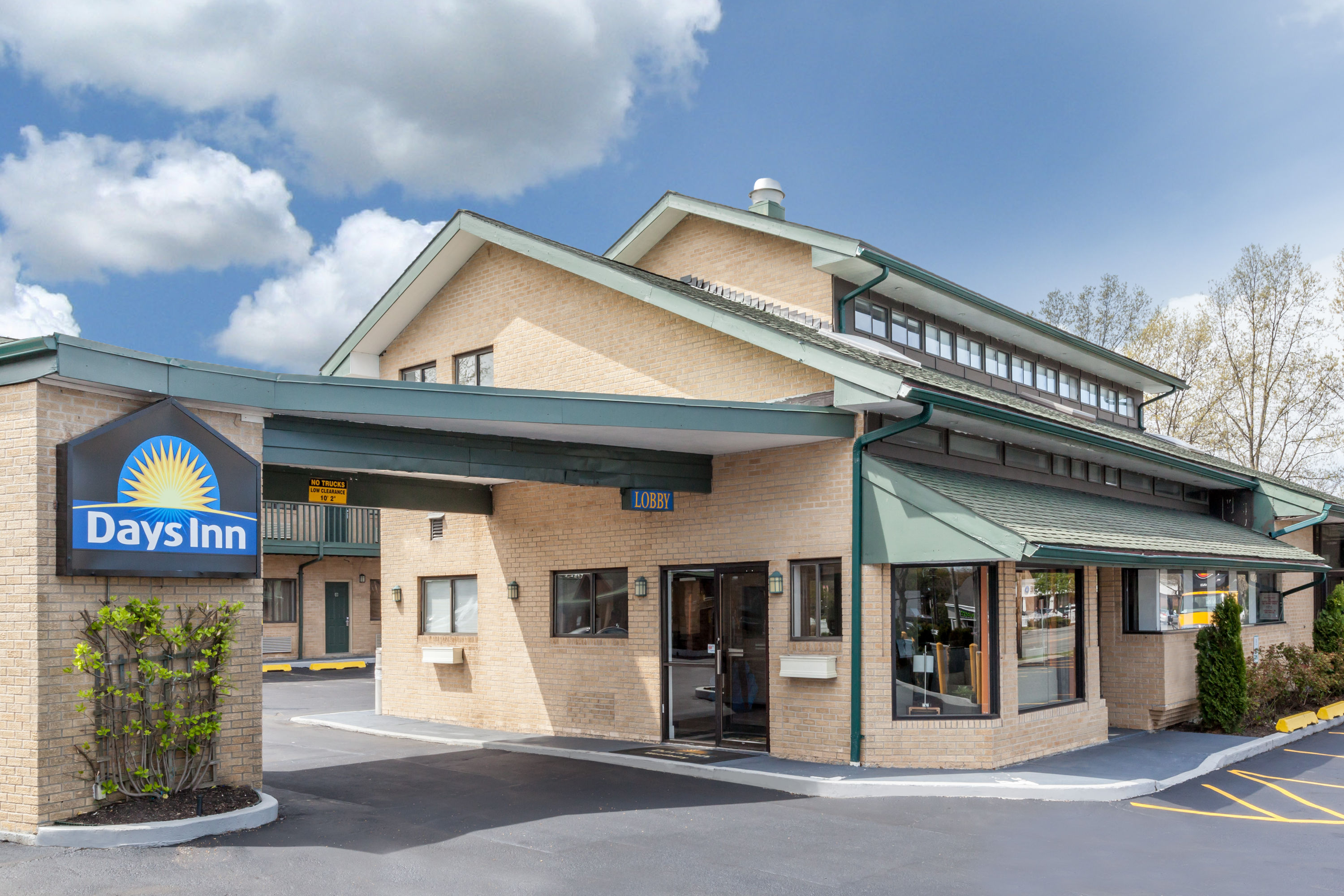 Days Inn By Wyndham Woodbury Long Island Woodbury Ny Hotels