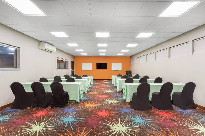 Meeting room at Days Inn Woodbury Long Island in Woodbury, New York